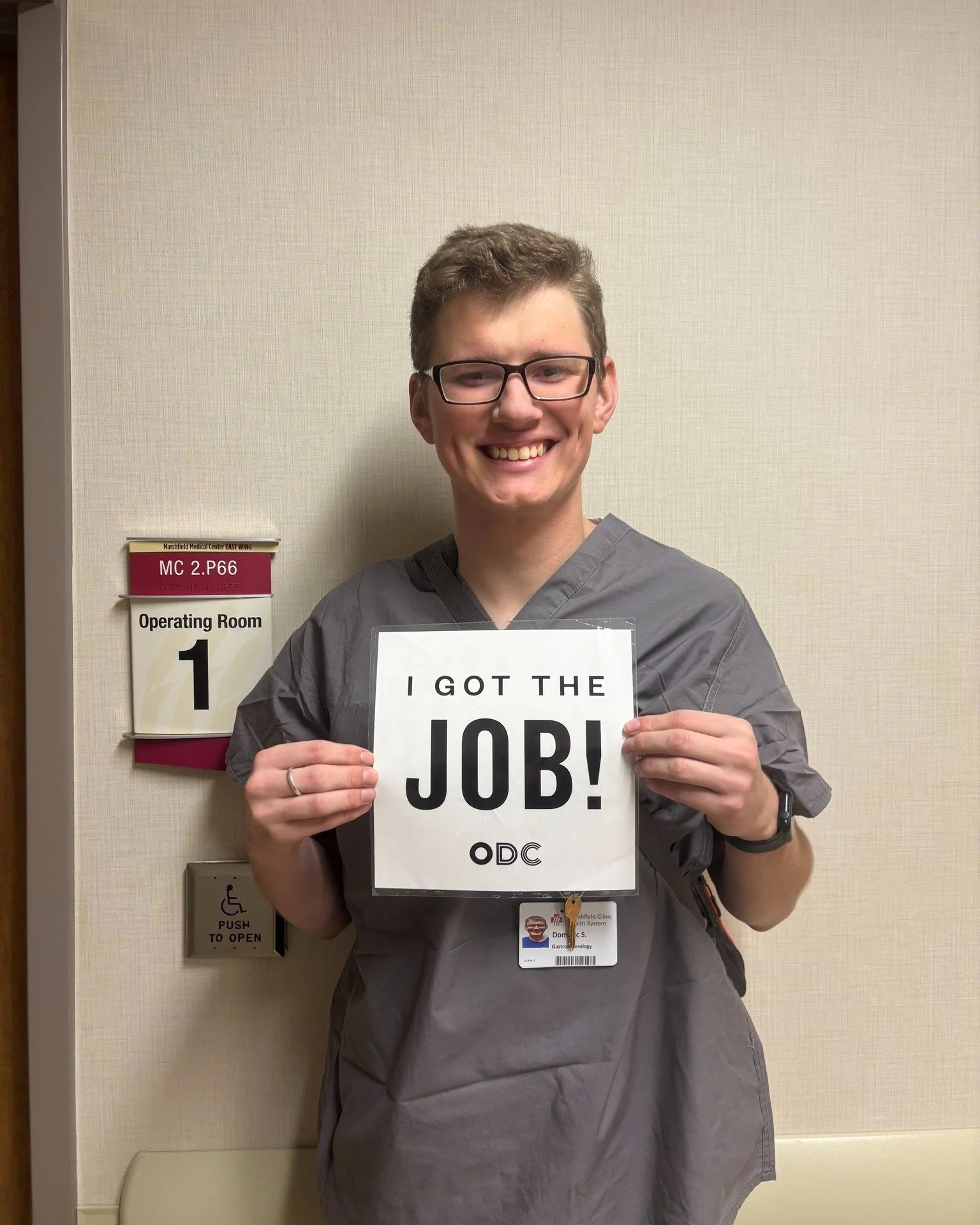 𝗣𝗟𝗘𝗔𝗦𝗘 𝗝𝗢𝗜𝗡 𝗨𝗦 𝗜𝗡 𝗖𝗢𝗡𝗚𝗥𝗔𝗧𝗨𝗟𝗔𝗧𝗜𝗡𝗚 𝗗𝗢𝗠𝗜𝗡𝗜𝗖 𝗢𝗡 𝗛𝗜𝗦 𝗡𝗘𝗪 𝗝𝗢𝗕! Dominic is our first Project SEARCH student to be hired this school year! He was hired as an Operating Room Attendant at the @marshfieldclinic - Ga