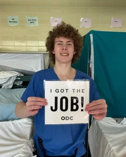 𝗣𝗟𝗘𝗔𝗦𝗘 𝗝𝗢𝗜𝗡 𝗨𝗦 𝗜𝗡 𝗖𝗢𝗡𝗚𝗥𝗔𝗧𝗨𝗟𝗔𝗧𝗜𝗡𝗚 𝗞𝗬𝗟𝗘 𝗢𝗡 𝗛𝗜𝗦 𝗡𝗘𝗪 𝗝𝗢𝗕! Kyle is a current Marshfield Project SEARCH intern who was hired in the laundry department with Compass Group at Marshfield Clinic Health System! His rol