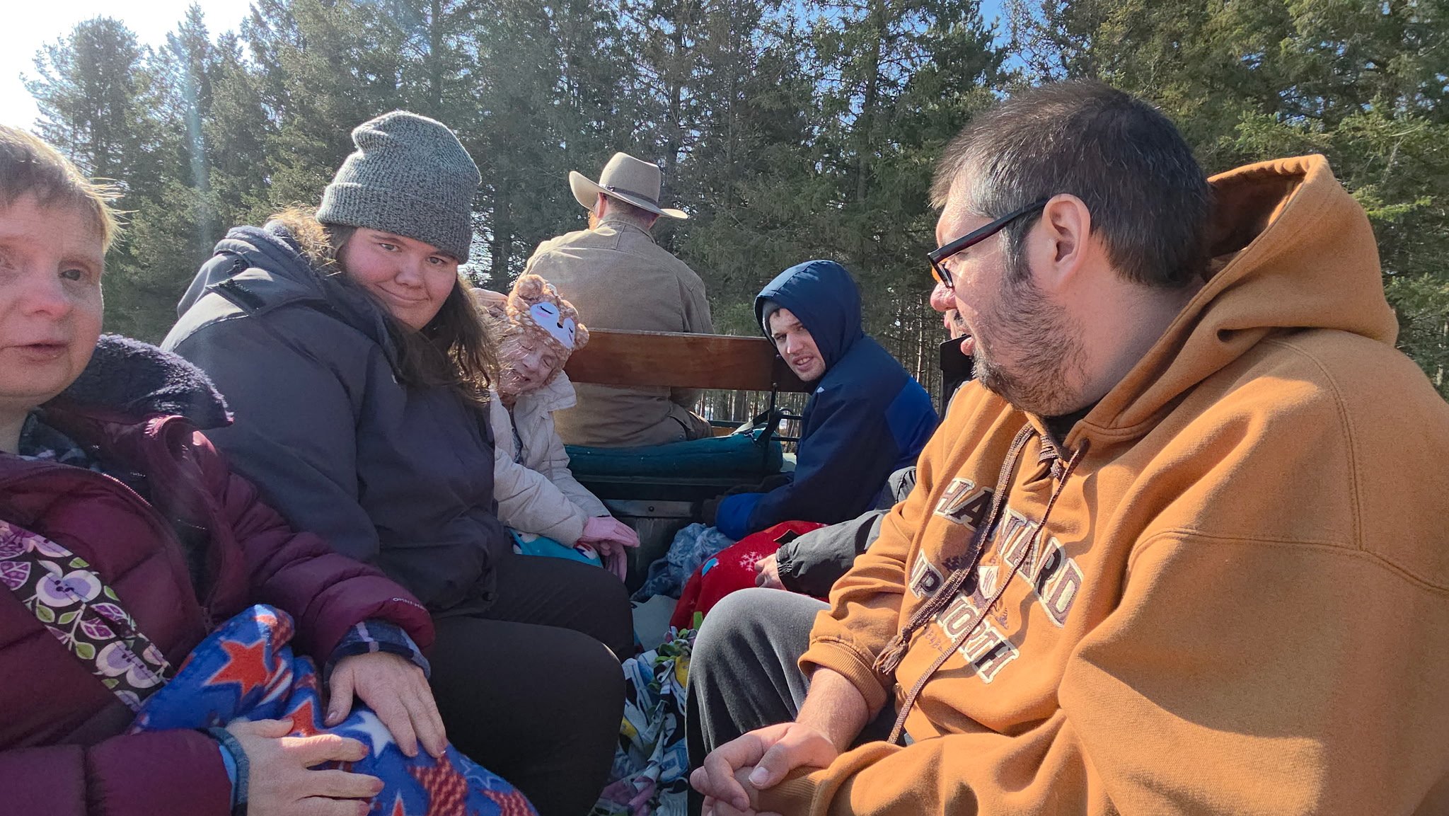 We enjoyed a lovely horse-drawn sleigh ride at Willow Springs Garden! It's a great place to visit &amp; experience riding on a wagon to view the acres of 𝗕𝗘𝗔𝗨𝗧𝗜𝗙𝗨𝗟 𝗖𝗢𝗨𝗡𝗧𝗥𝗬𝗦𝗜𝗗𝗘 during the winter time!