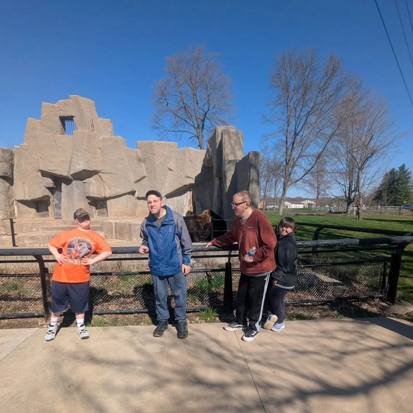 Yesterday morning we walked around the @marshfieldwiwildwoodparkandzoo Marshfield! We enjoyed the gorgeous weather, visiting the animals and taking fun photos!