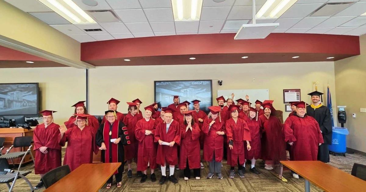 𝗖𝗢𝗡𝗚𝗥𝗔𝗧𝗨𝗟𝗔𝗧𝗜𝗢𝗡𝗦 𝗧𝗢 𝗧𝗛𝗘 𝟮𝟬𝟮𝟲 Mid-State Technical College 𝗔𝗗𝗔𝗣𝗧𝗜𝗩𝗘 𝗖𝗔𝗥𝗘𝗘𝗥 𝗔𝗪𝗔𝗥𝗘𝗡𝗘𝗦𝗦 𝗚𝗥𝗔𝗗𝗨𝗔𝗧𝗘𝗦! These graduates completed a series of exploratory sessions at Mid-State for adults with disabilities.
