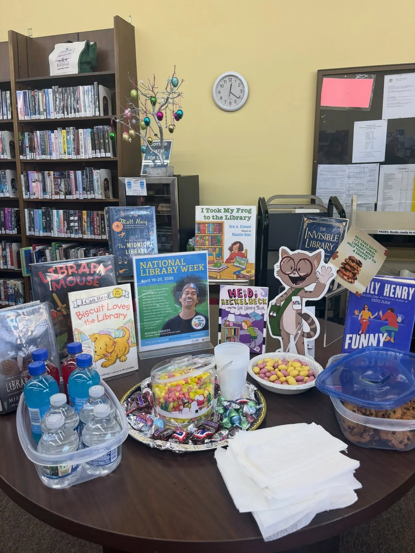 Happy National LIbrary Week! We&rsquo;ve put together a special display for you. A little reading, a little refreshment. Come take a look! 

#fraserpubliclibrary #nationallibraryweek #libraryfun #frasermi