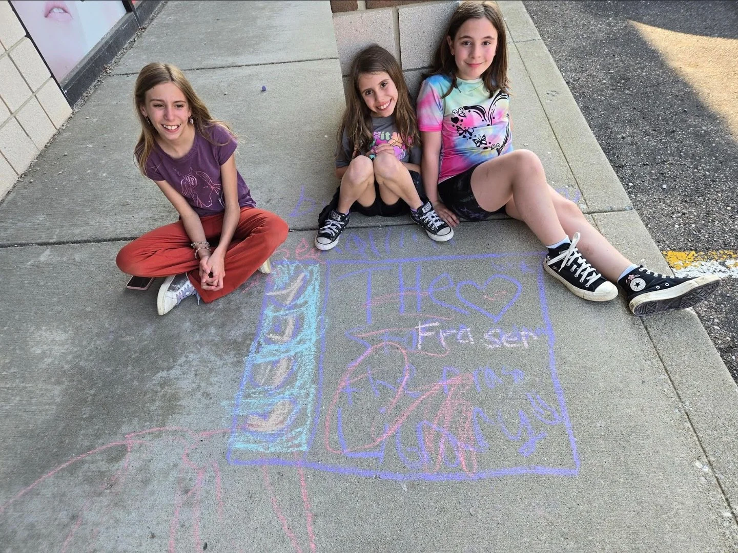 🎨✨ We had three talented young artists stop by to share their creativity.  They decorated our entrance with some beautiful chalk art. The perfect welcome for our patrons! 📚🖍️

#fraserpubliclibrary #libraryfun