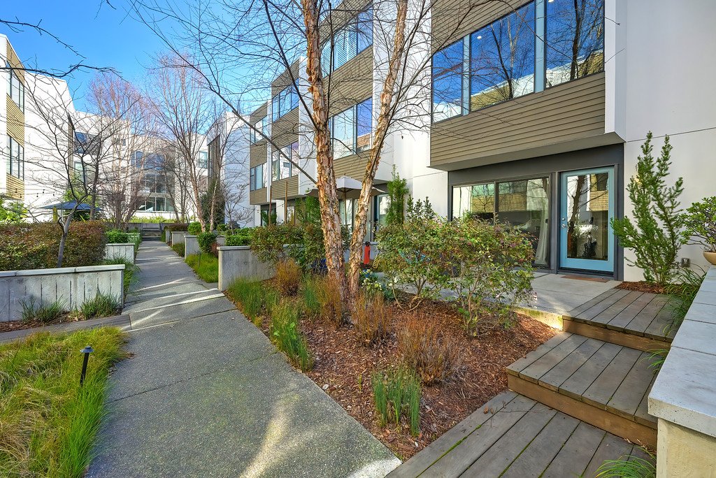 979 Eames Walk