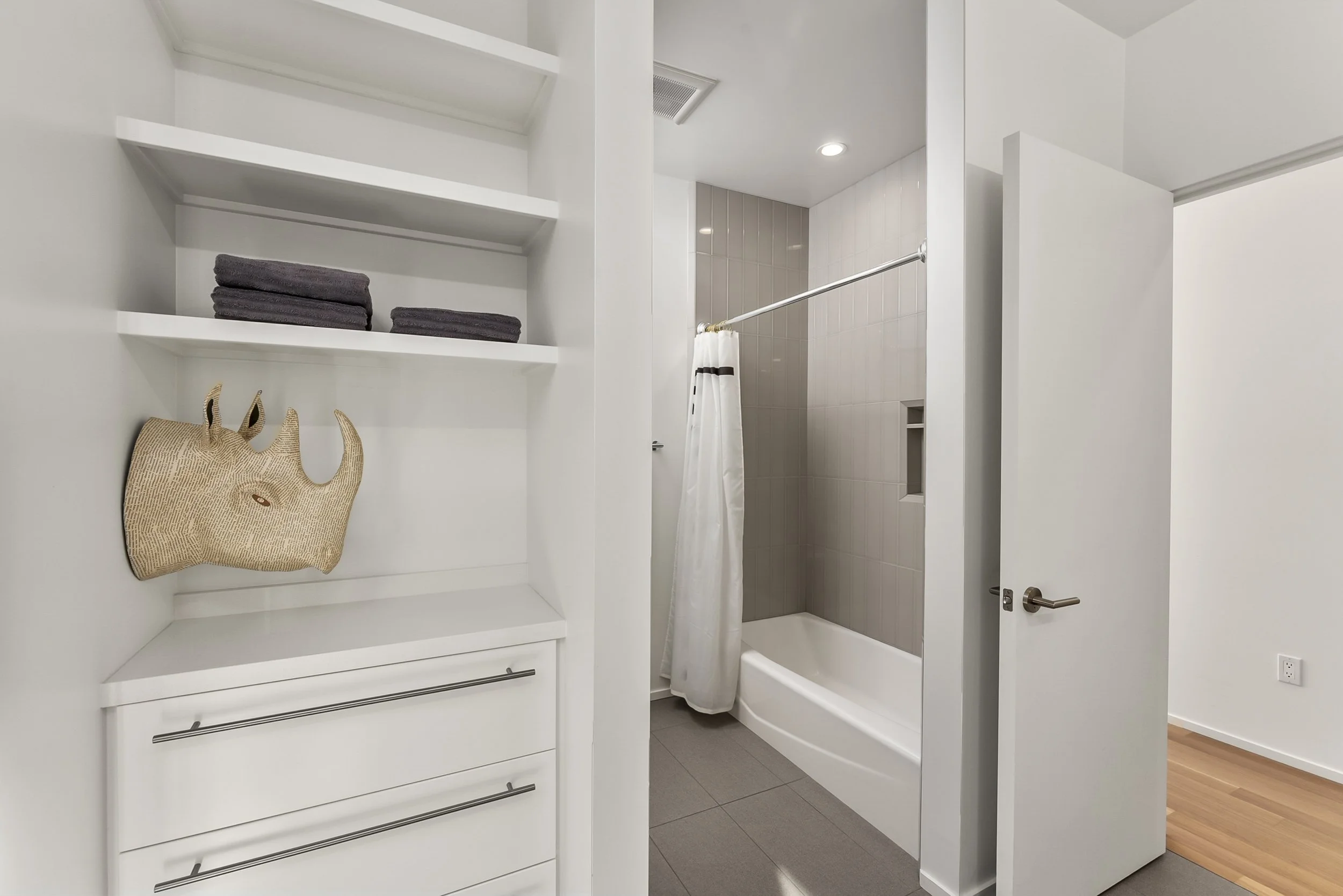 1008 Yale St Photos (46).JPG