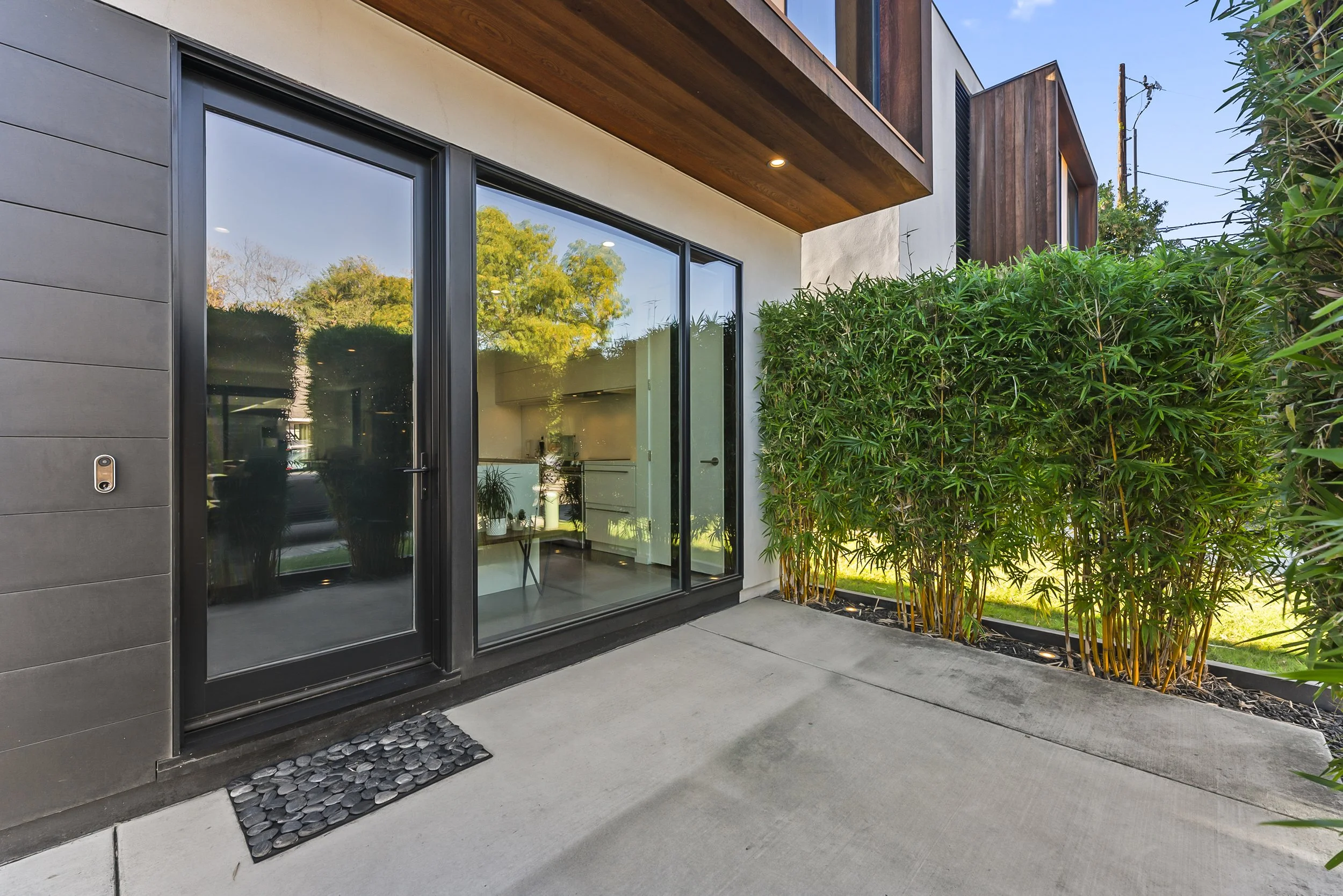 1008 Yale St Photos (12).JPG