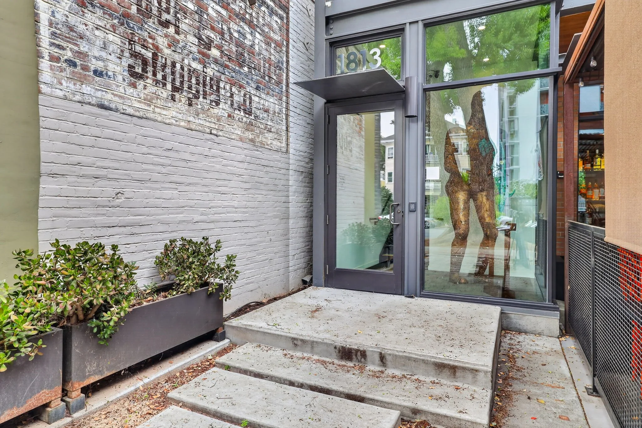 4-web-or-mls-1813 Capitol Ave.-4.jpg