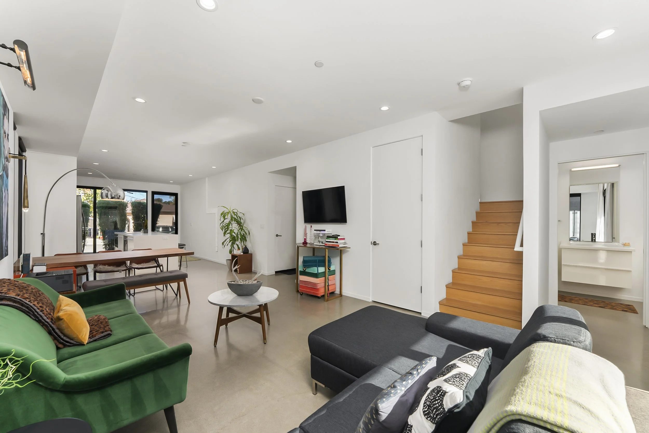 1008 Yale St Photos (32).JPG