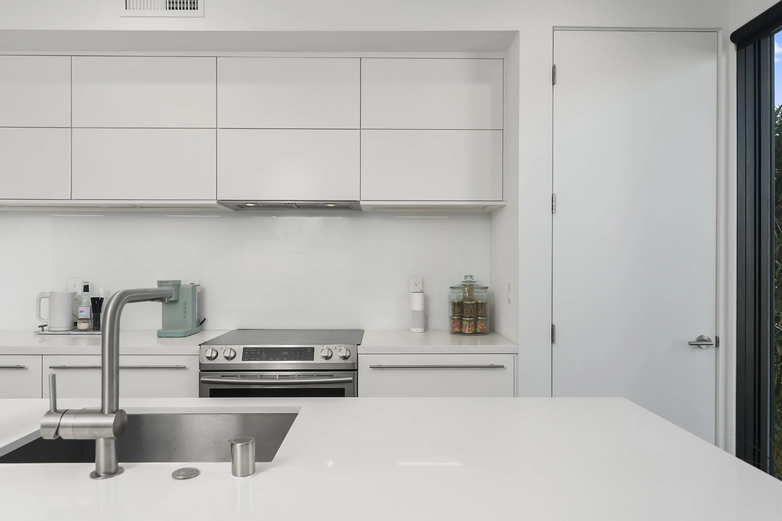 1008 Yale St Photos (24).JPG