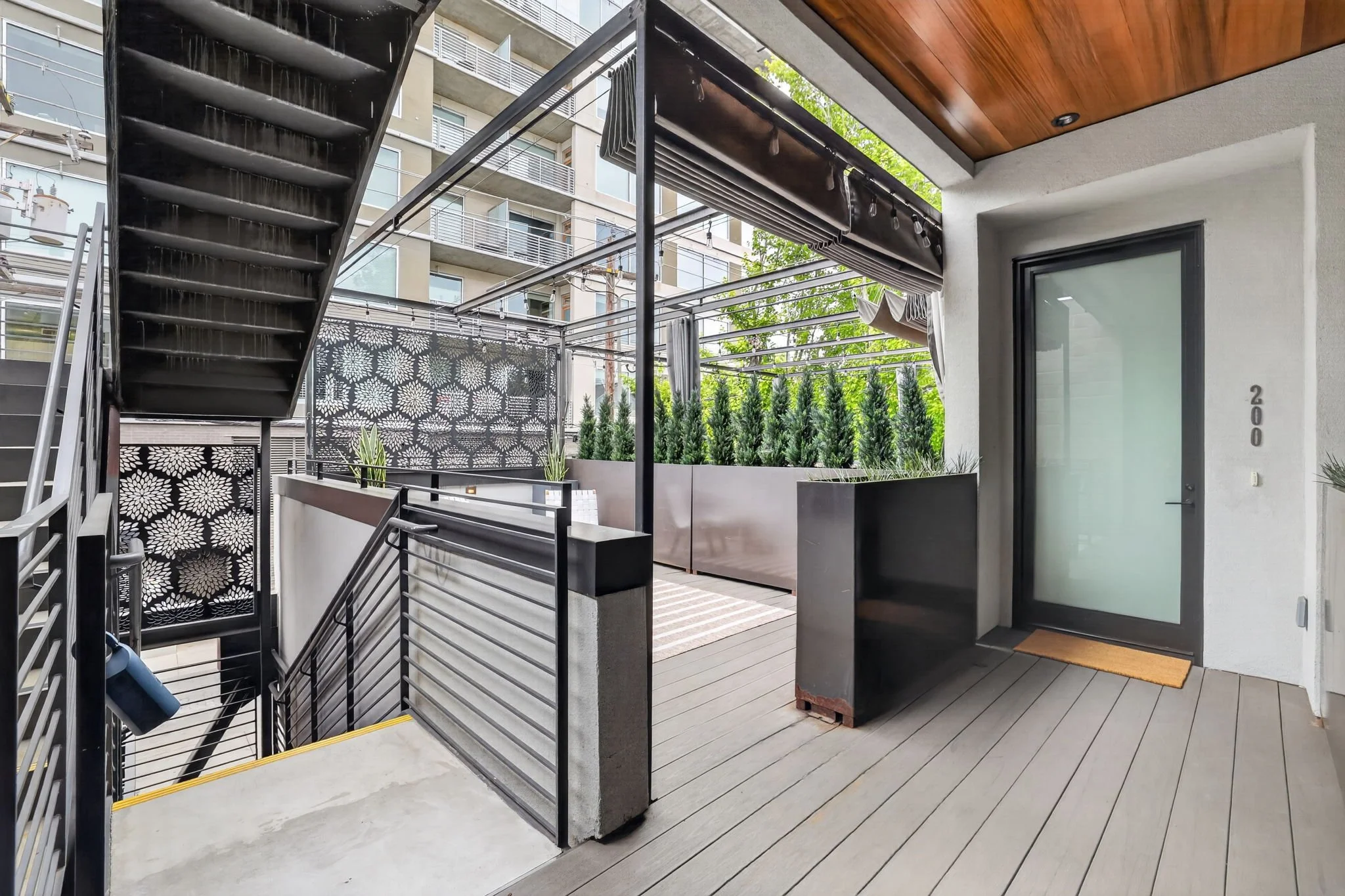 6-web-or-mls-1813 Capitol Ave.-6.jpg
