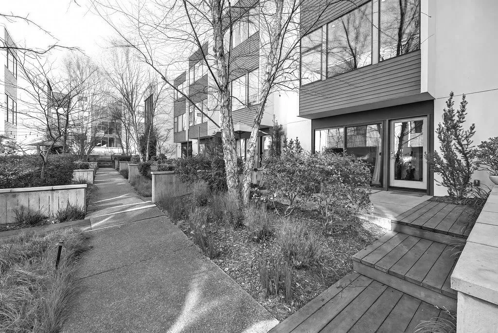 979 Eames Walk