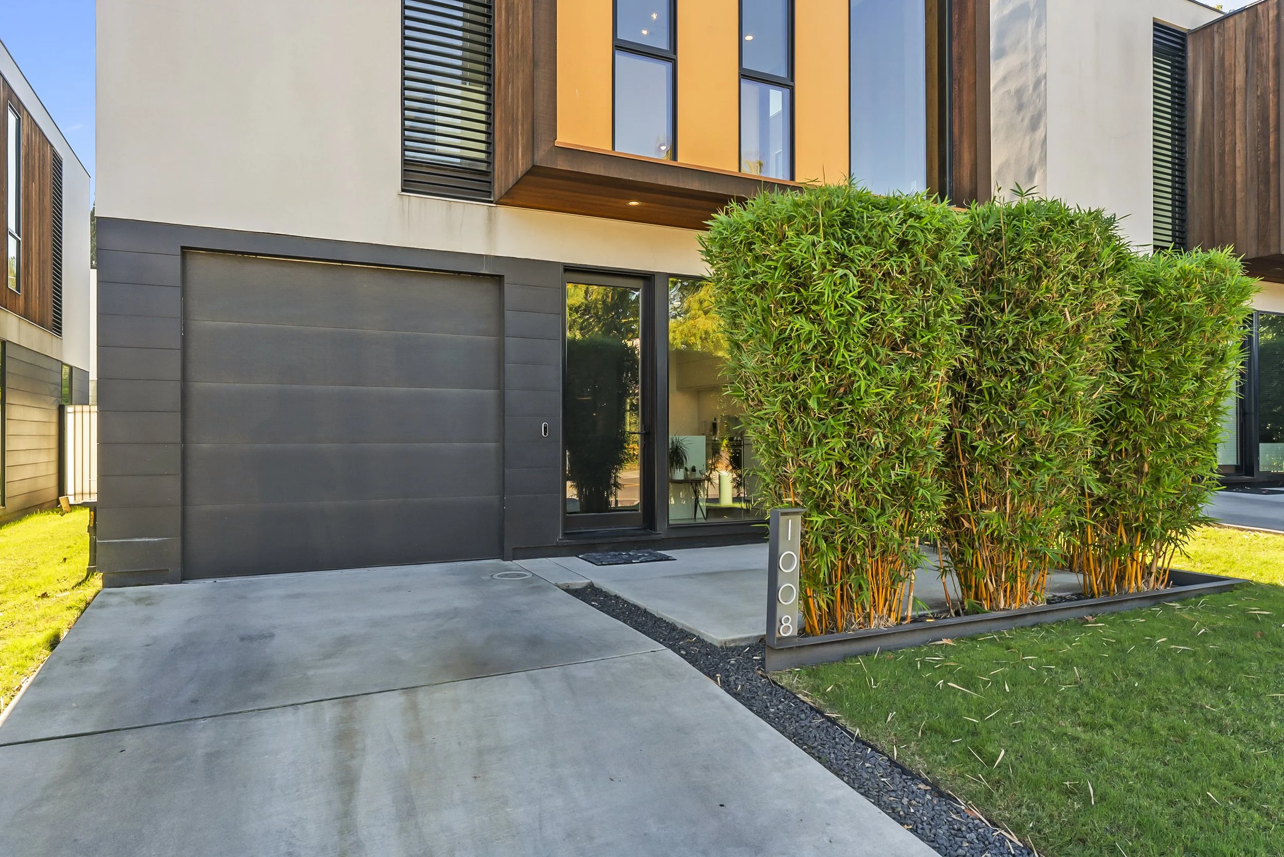 1008 Yale St Photos (16).JPG