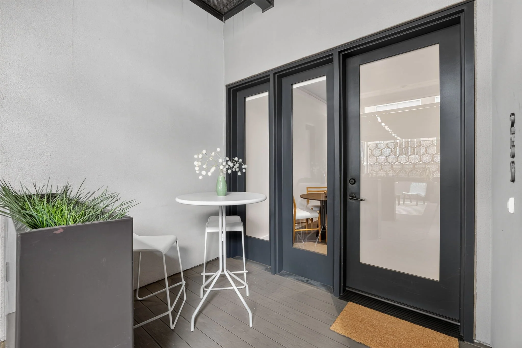 8-web-or-mls-1813 Capitol Ave.-8.jpg