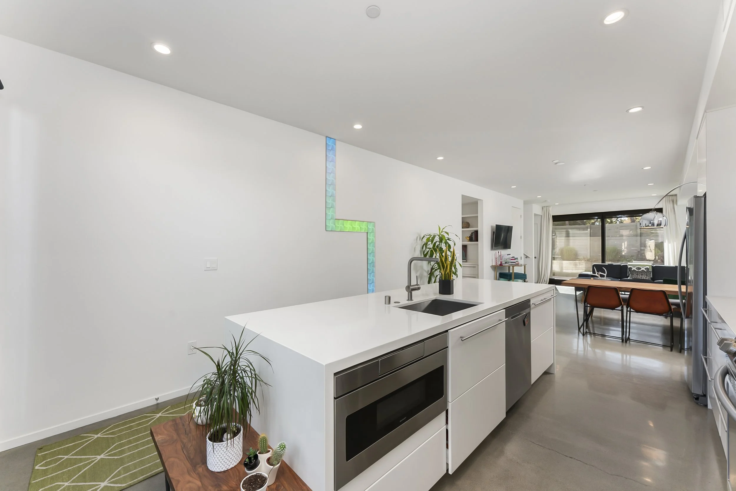 1008 Yale St Photos (18).JPG