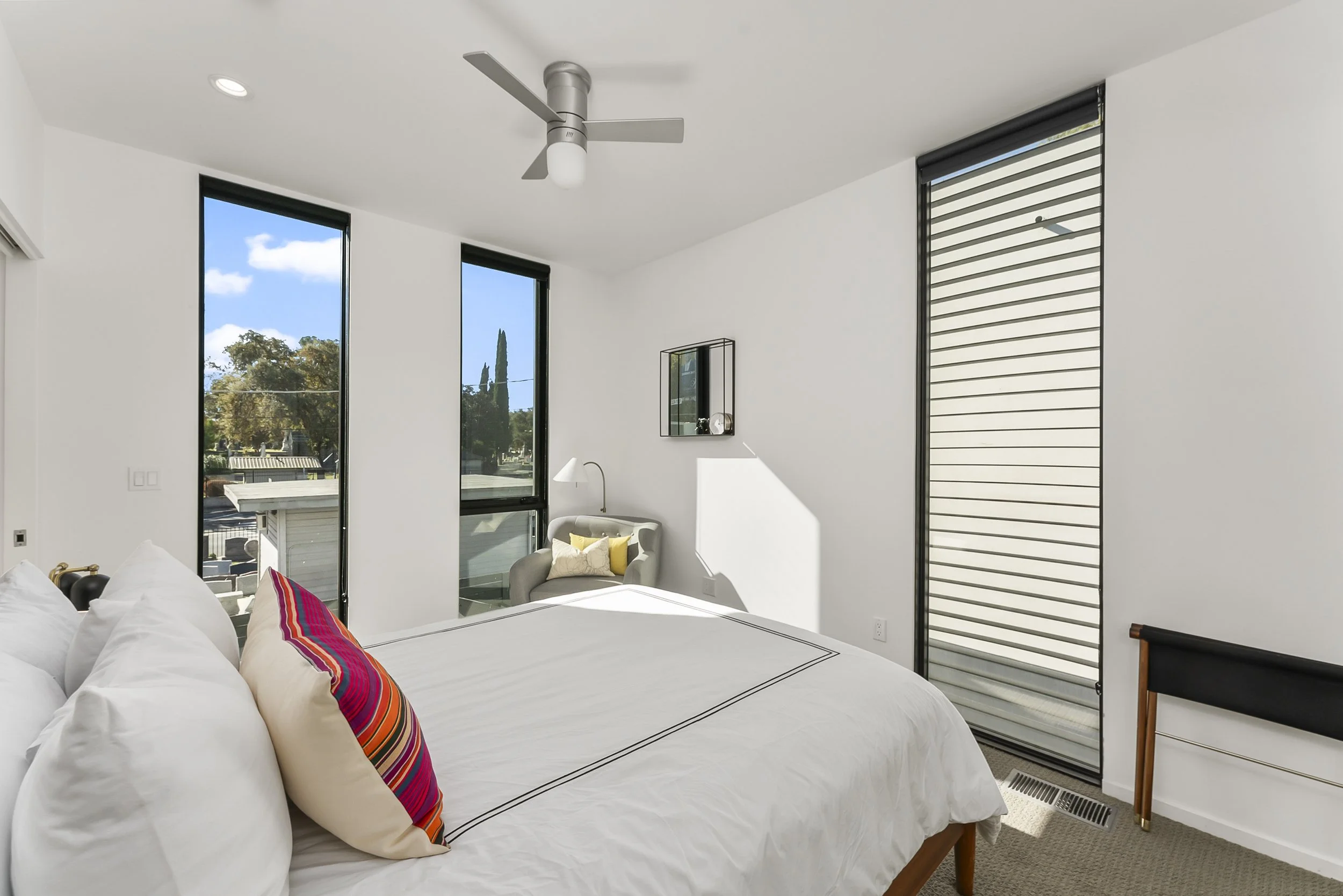 1008 Yale St Photos (42).JPG