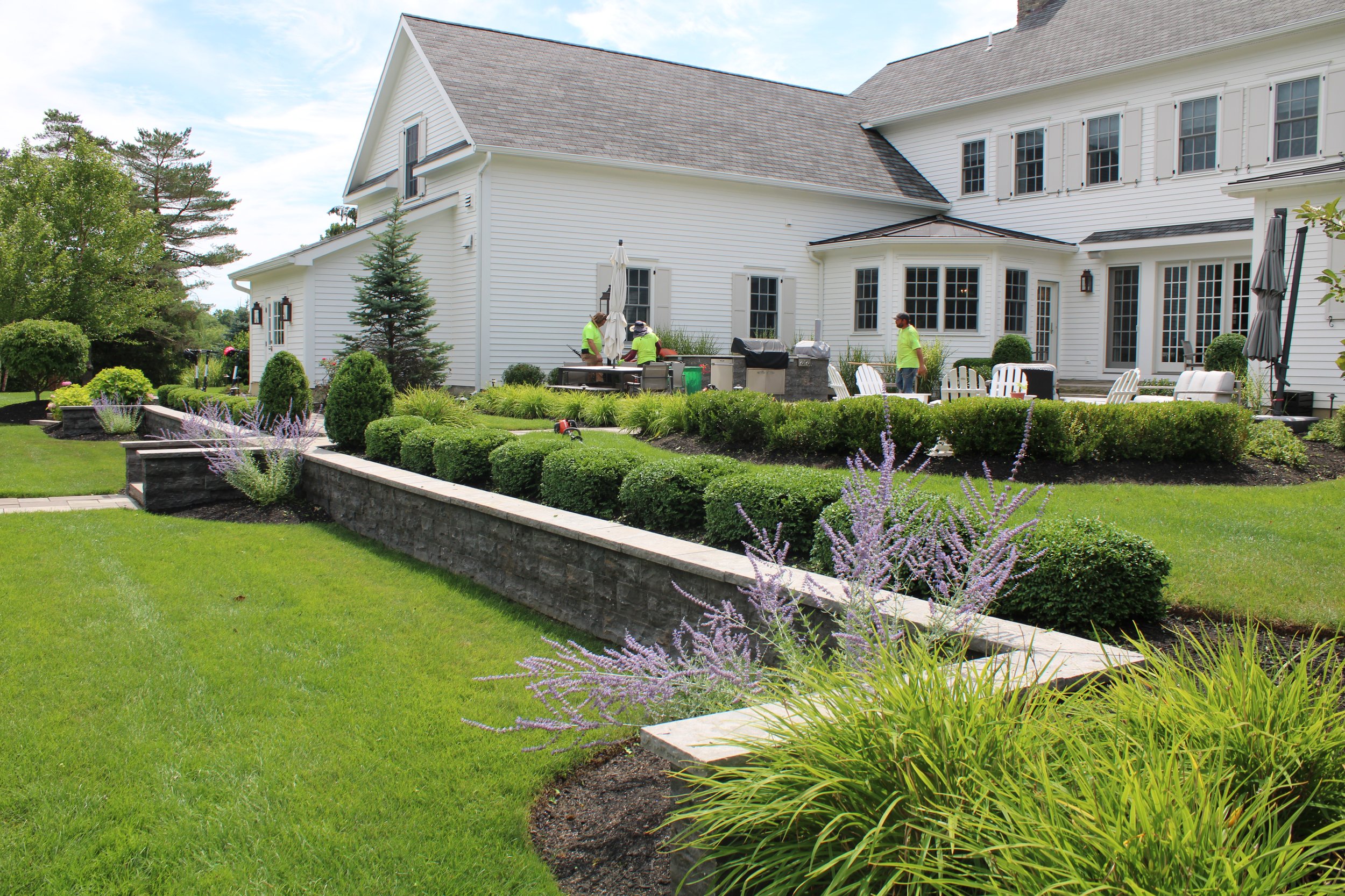 The Benefits of Retaining Walls in Your Landscape Design