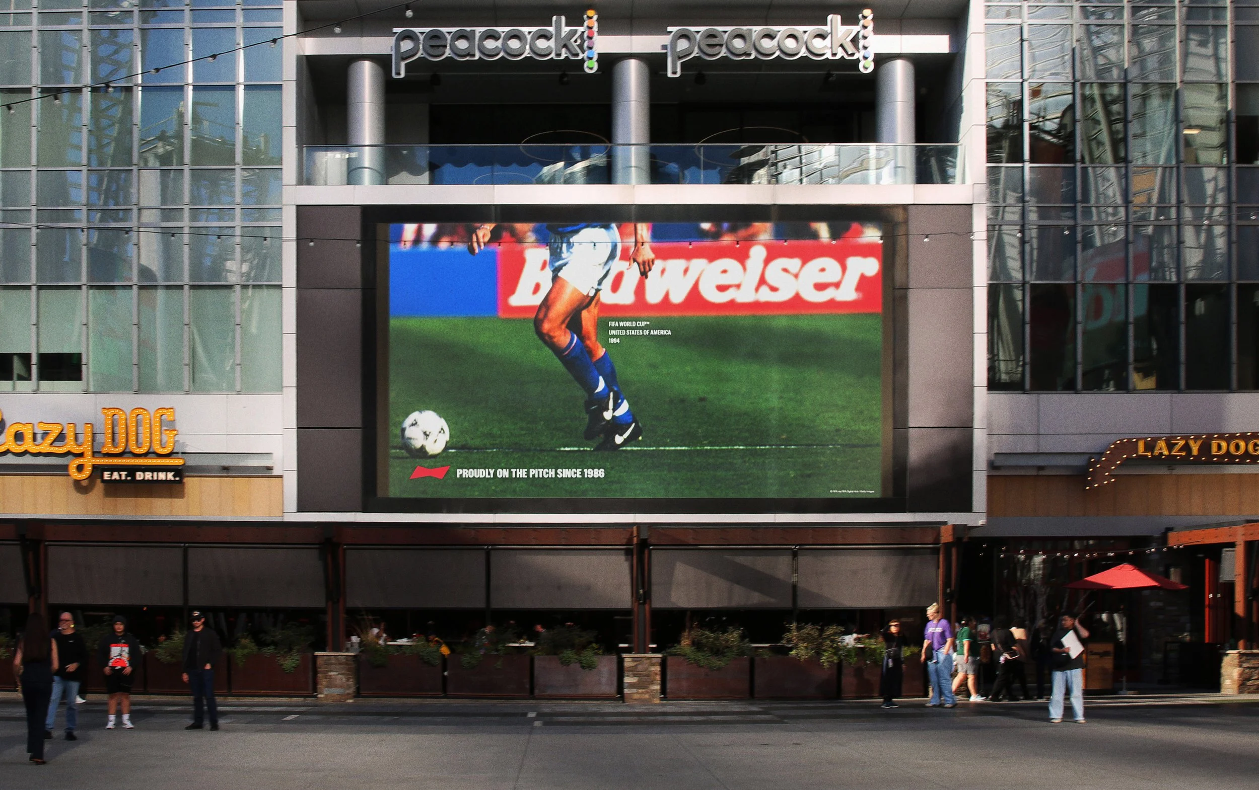Budweiser_Proudly_OOH_USA.jpg