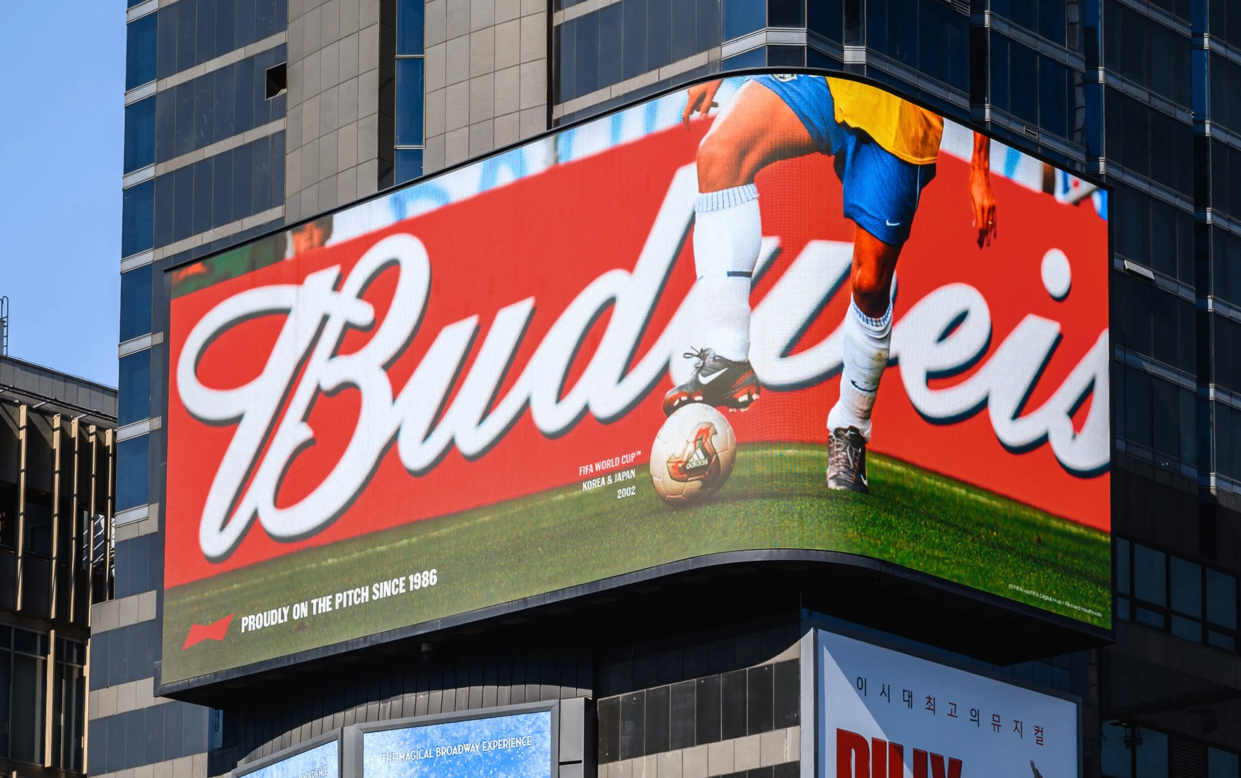 Budweiser_Proudly_OOH_Korea 2.jpg
