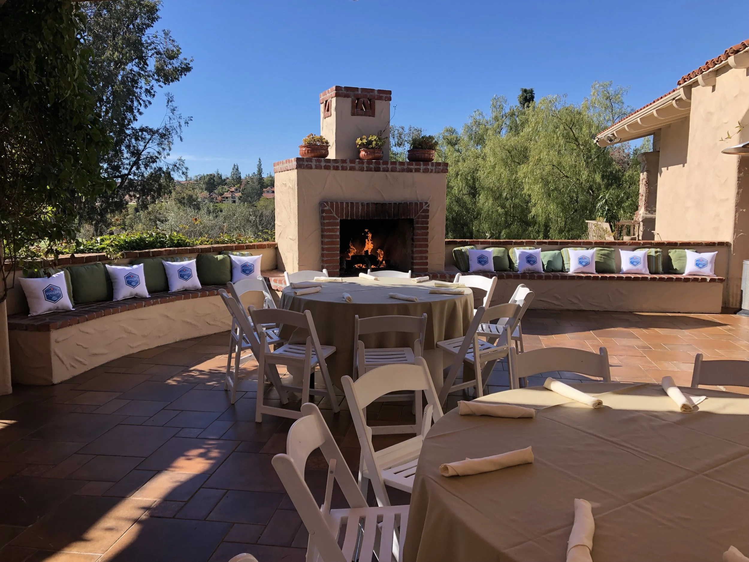 dompe outdoor with pillow.JPG