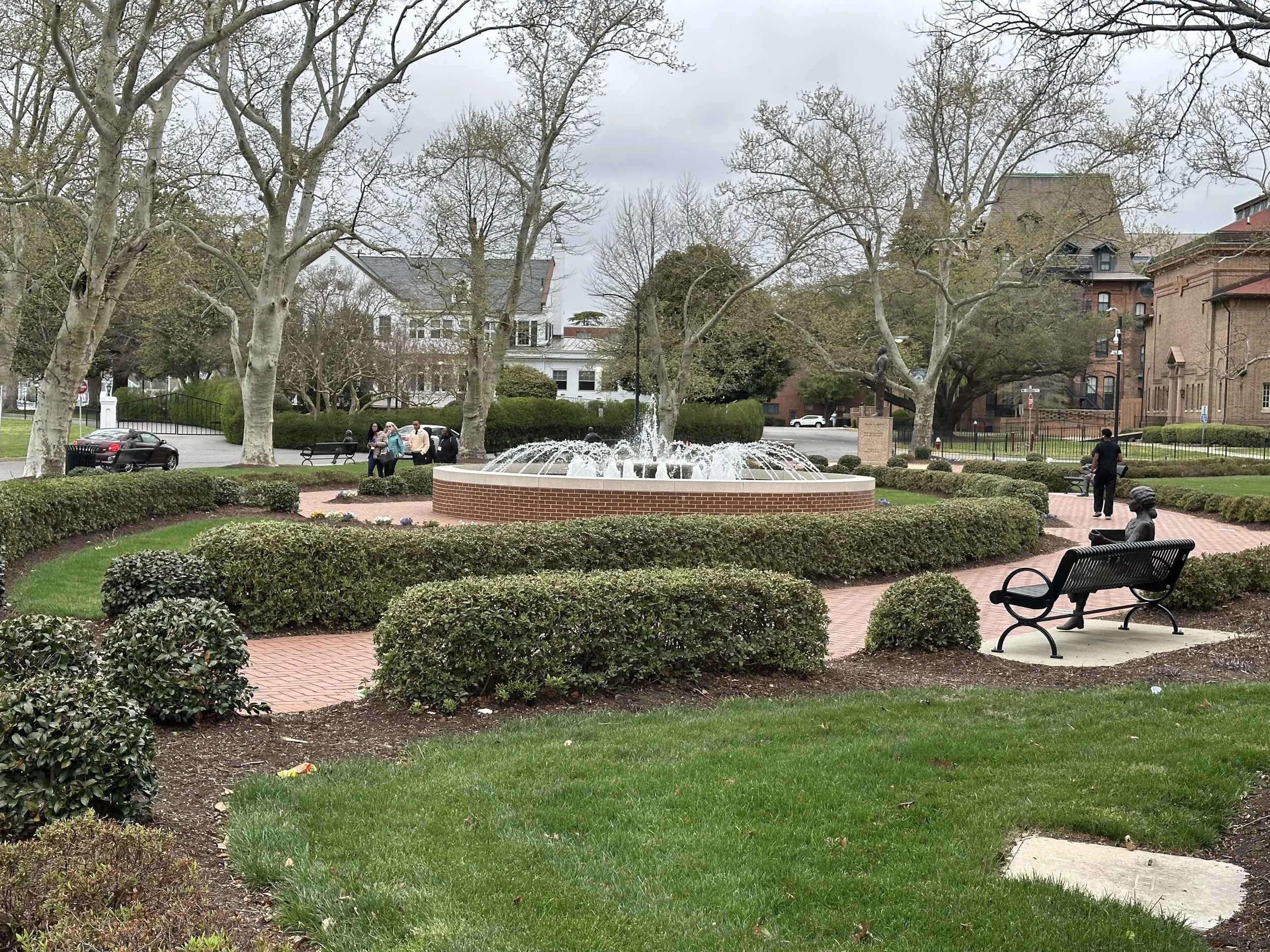 Hampton10-CampusWaterFountain.jpeg