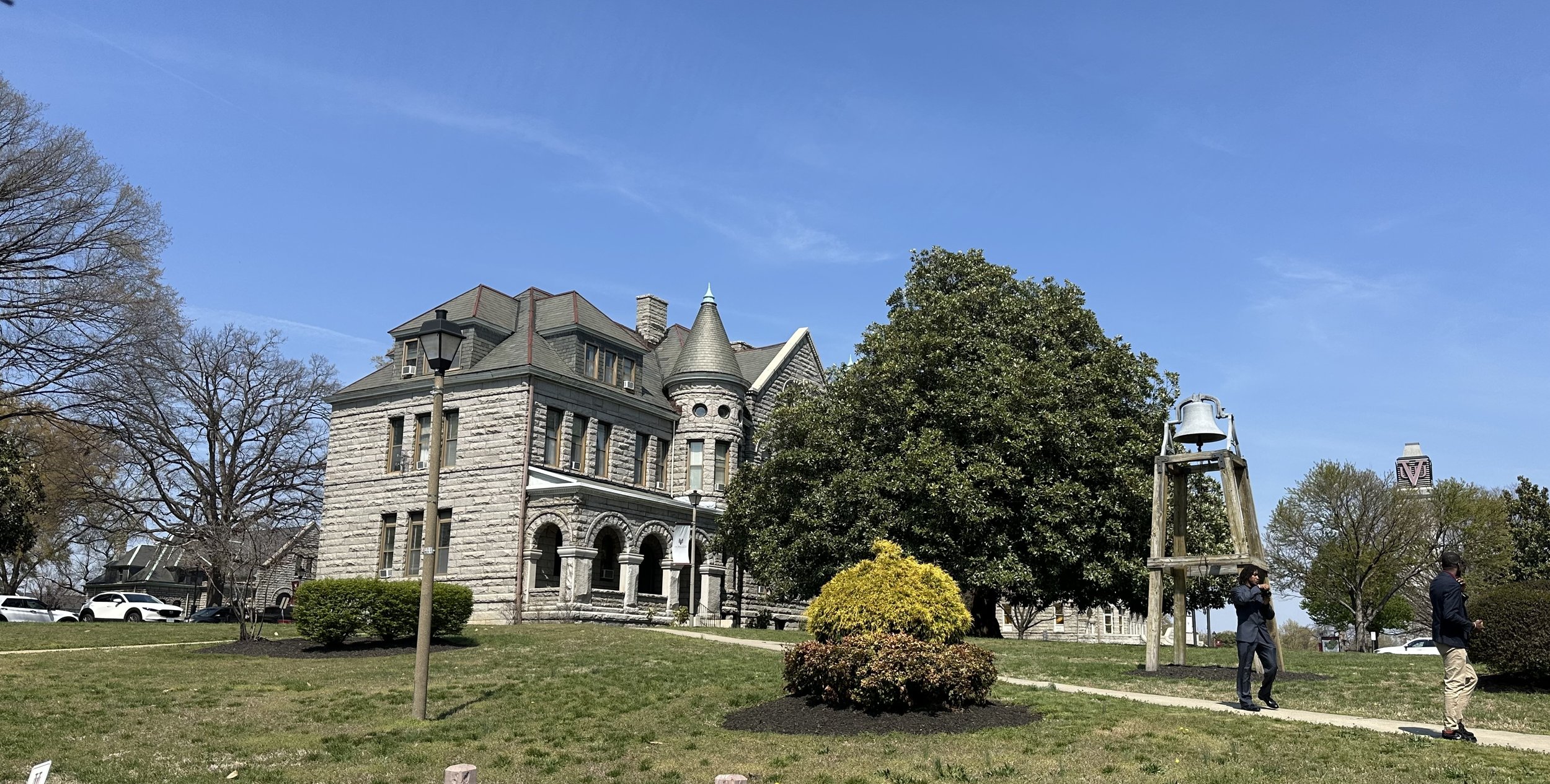 VUU5-Campus Bell.jpeg