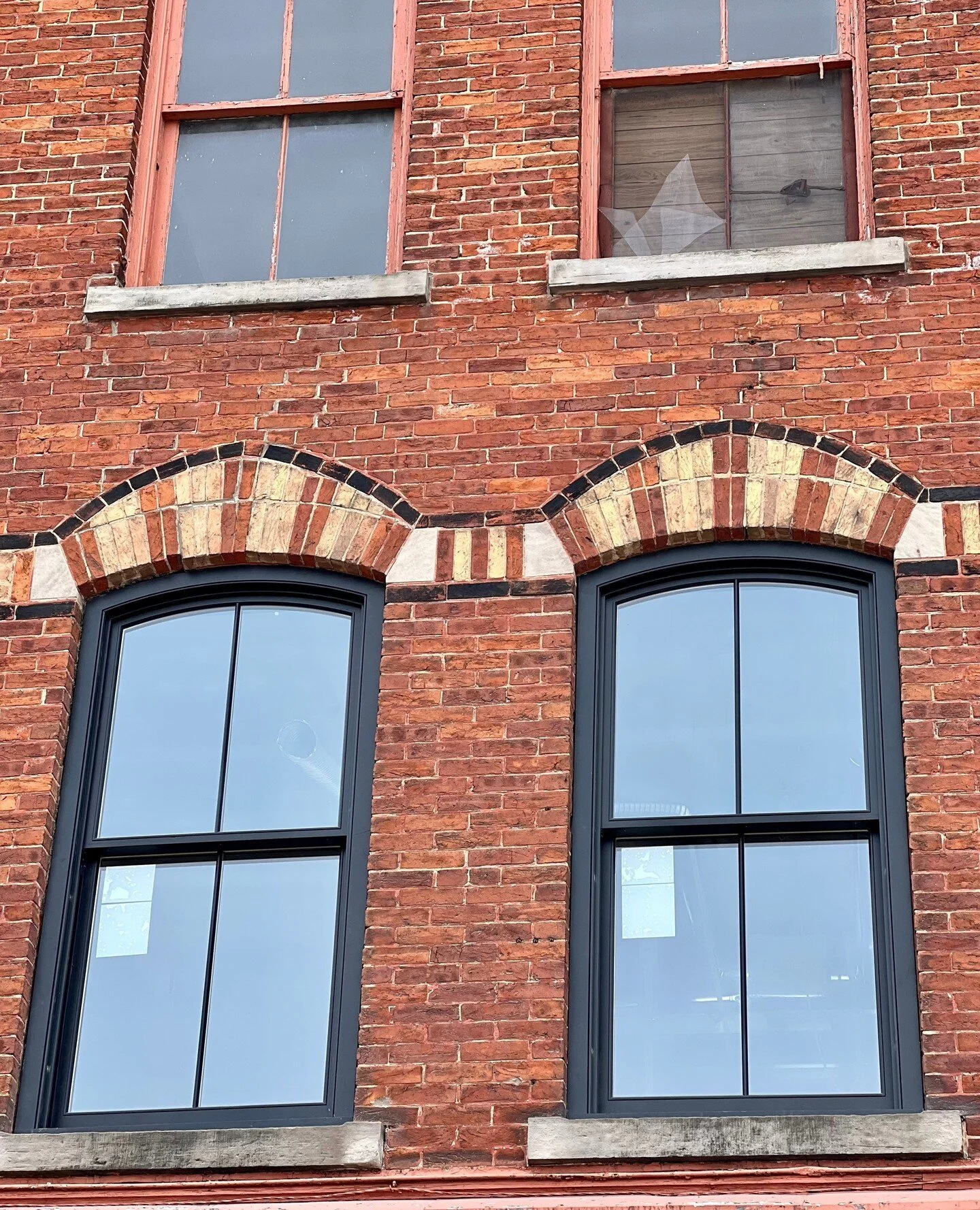 Our new windows are coming along nicely!! 😍👀⁠
⁠
As building restorations start coming to a close, we are nearing the day of welcoming our new tenants! We also still have a few vacant suites!! ⁠
⁠
Are you looking for a new home for your business? Th