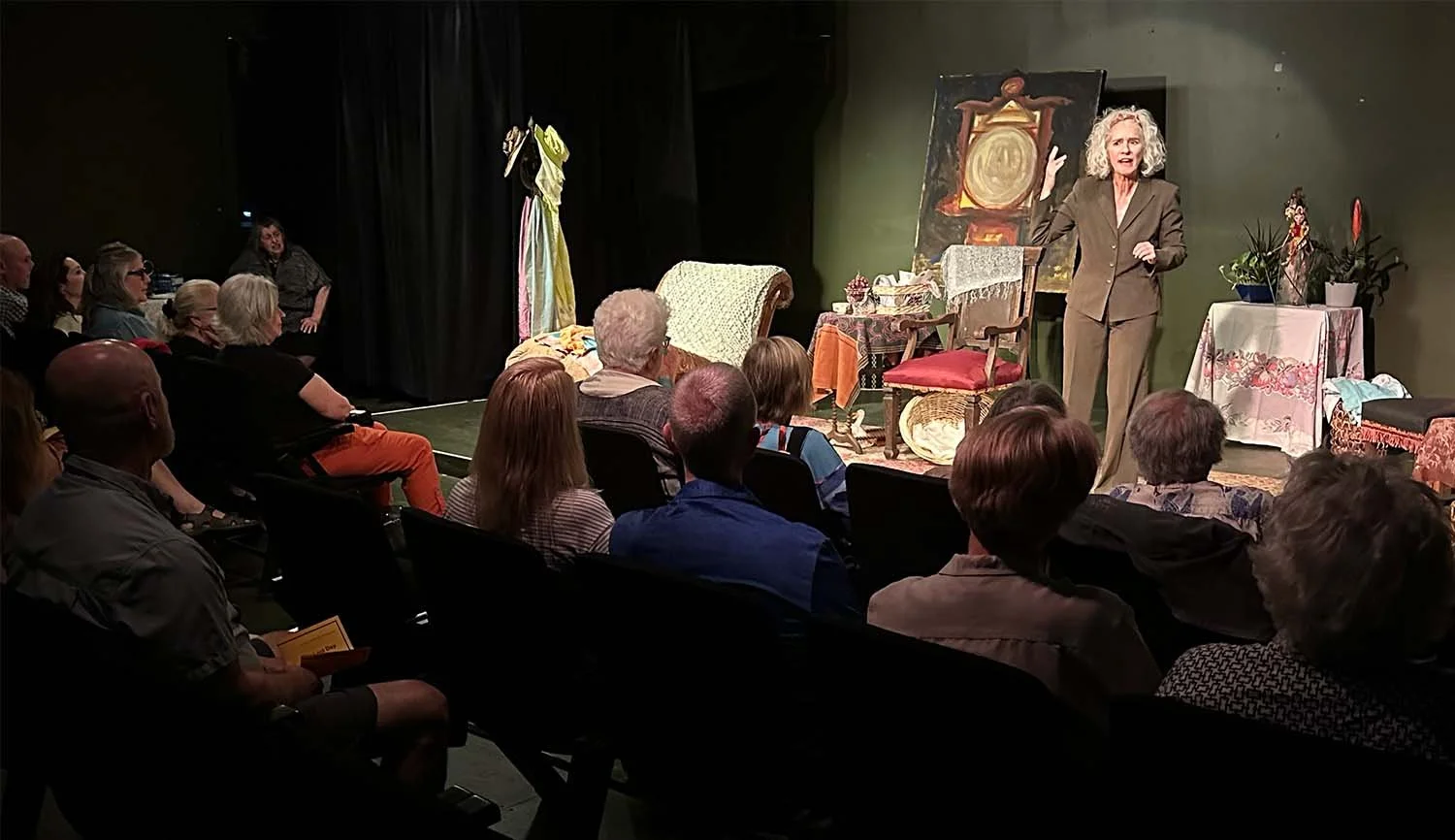 Stage Audience - 5392 WO.jpg