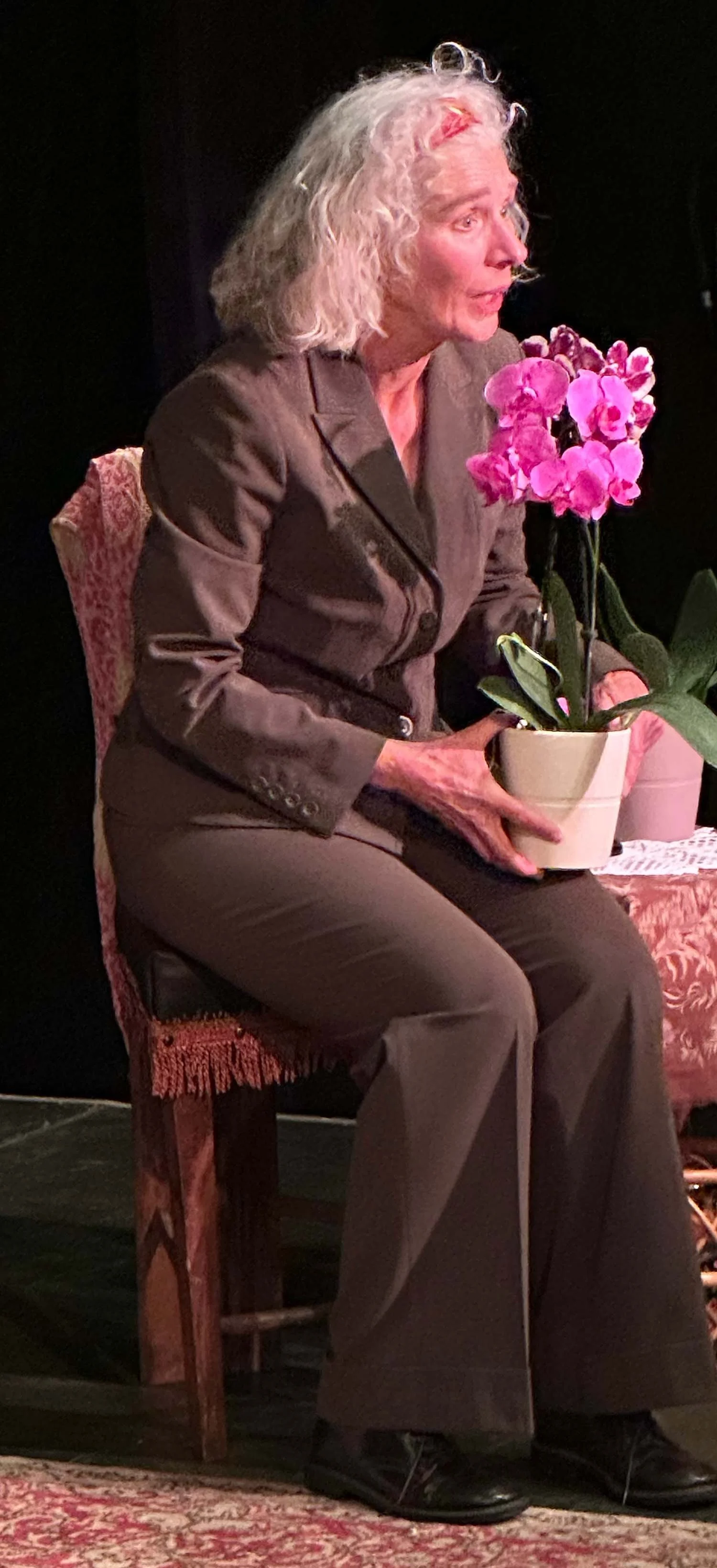 Sitting Flower - 5561 WO.jpg