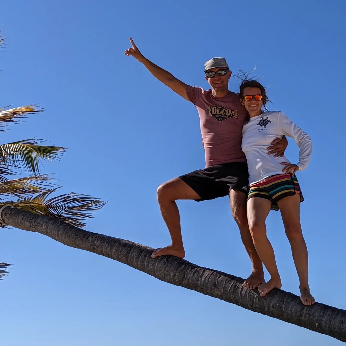 What a life☀️our life☀️and love☀️ Ups and downs☀️ step by step☀️lots of &quot;ommm&quot; or &quot;hug a palm tree&quot; or &quot;yeah!&quot; and just make sure you bring the ball☀️ #sailingfamilies #kidsforsail #barbuda #sailinglife #sailingwithkids