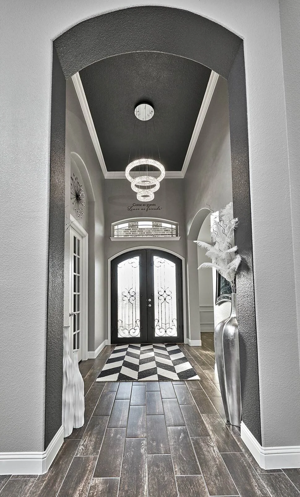 lucas-tx-entryway-foyer-the-best-is-yet-to-come-designs-llc-img_cbf1a4c90c13ee61_14-3657-1-cca130d.jpg