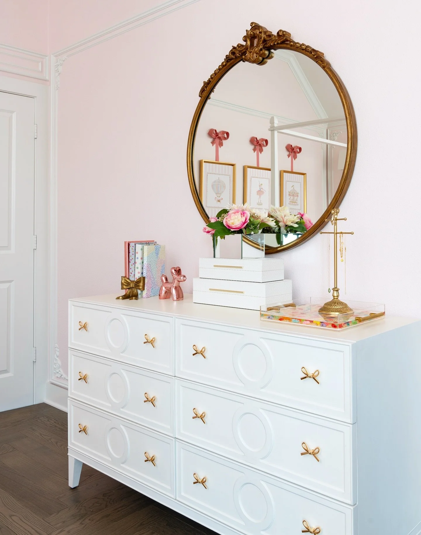 New home, New big girl room! 💫💗

No matter the age, every girl needs a special place for her &ldquo;special things.&rdquo; 💕 

This little lady graduated from toddler to big girl status &amp;  we had the best time giving her room a glow-up in thei