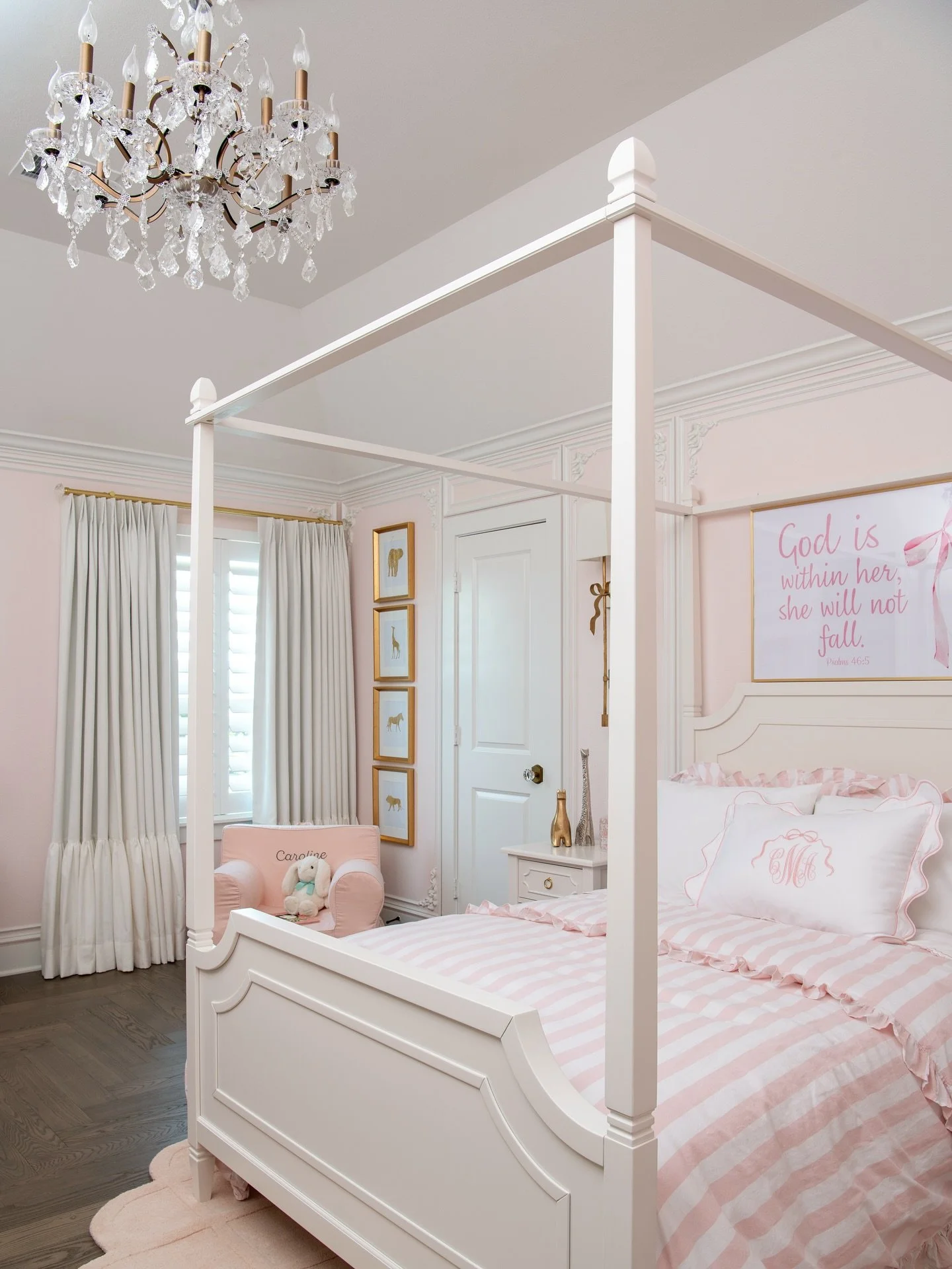 Okay Okay One More! 💗✨

We just had to share another angle of this beautiful transformation! (See previous posts) 
Talk about a great #beforeandafter 👉🏼👉🏼👉🏼

Yep! Yep!  We #pinkypromise It&rsquo;s the same room! 👑🎀

No more carpet! All new t