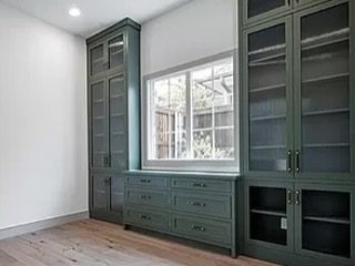 We&rsquo;re back in Coppell for more magic! 💪🏼

The truest compliment in design is trust &hellip;and being asked back is everything! 

Entry &amp; Staircase!
Main Powder Bath
Home Office!

Hmm&hellip; I&rsquo;m thinking unique textured wallpaper, p