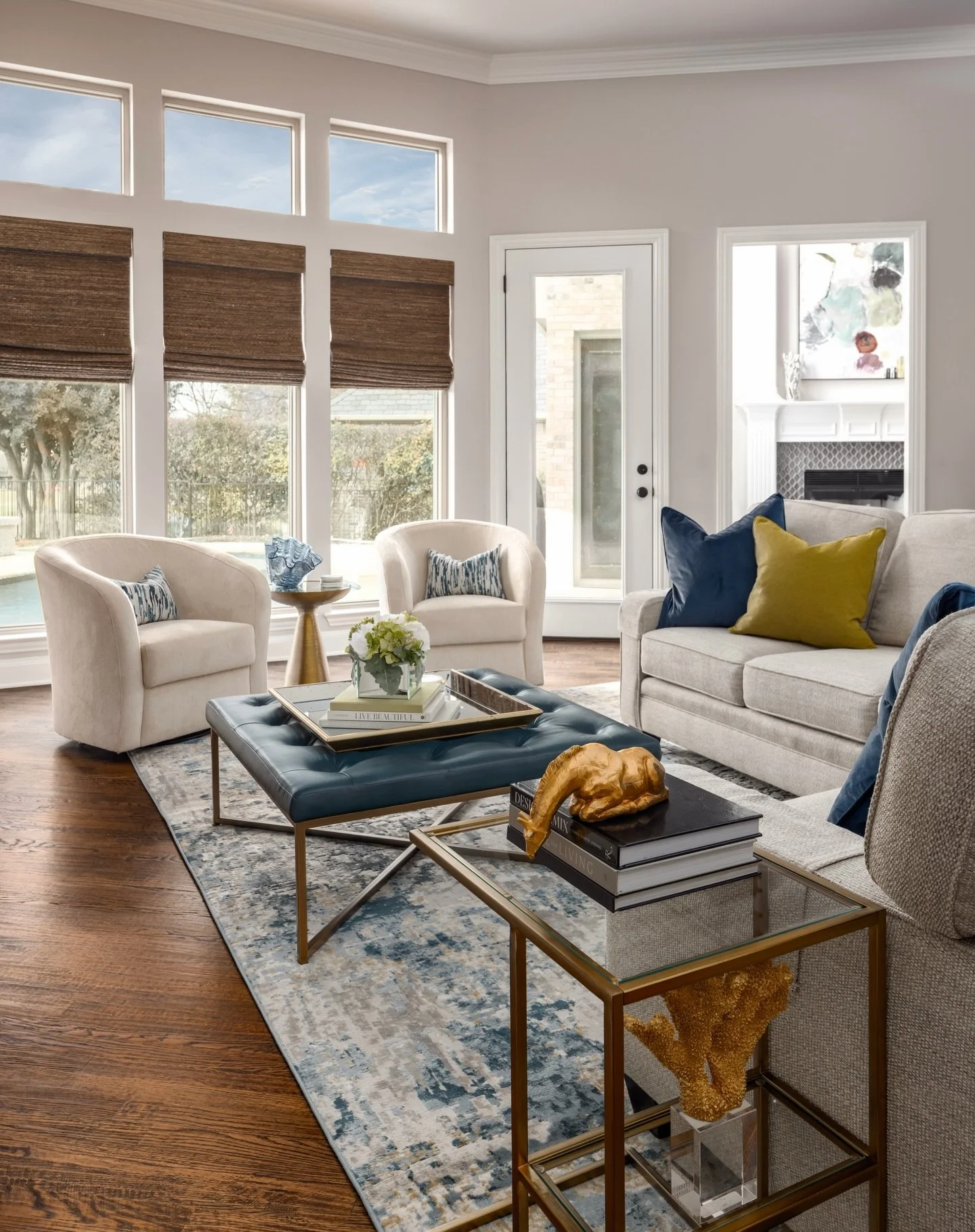 I mean&hellip; how can you not see a nice, warm summer day here!? 💦☀️

I always say, design is a feeling! 
Let&rsquo;s face it, a pretty room is just a pretty room. 
But how your home, how a room makes you feel the moment you walk into it? That&rsqu