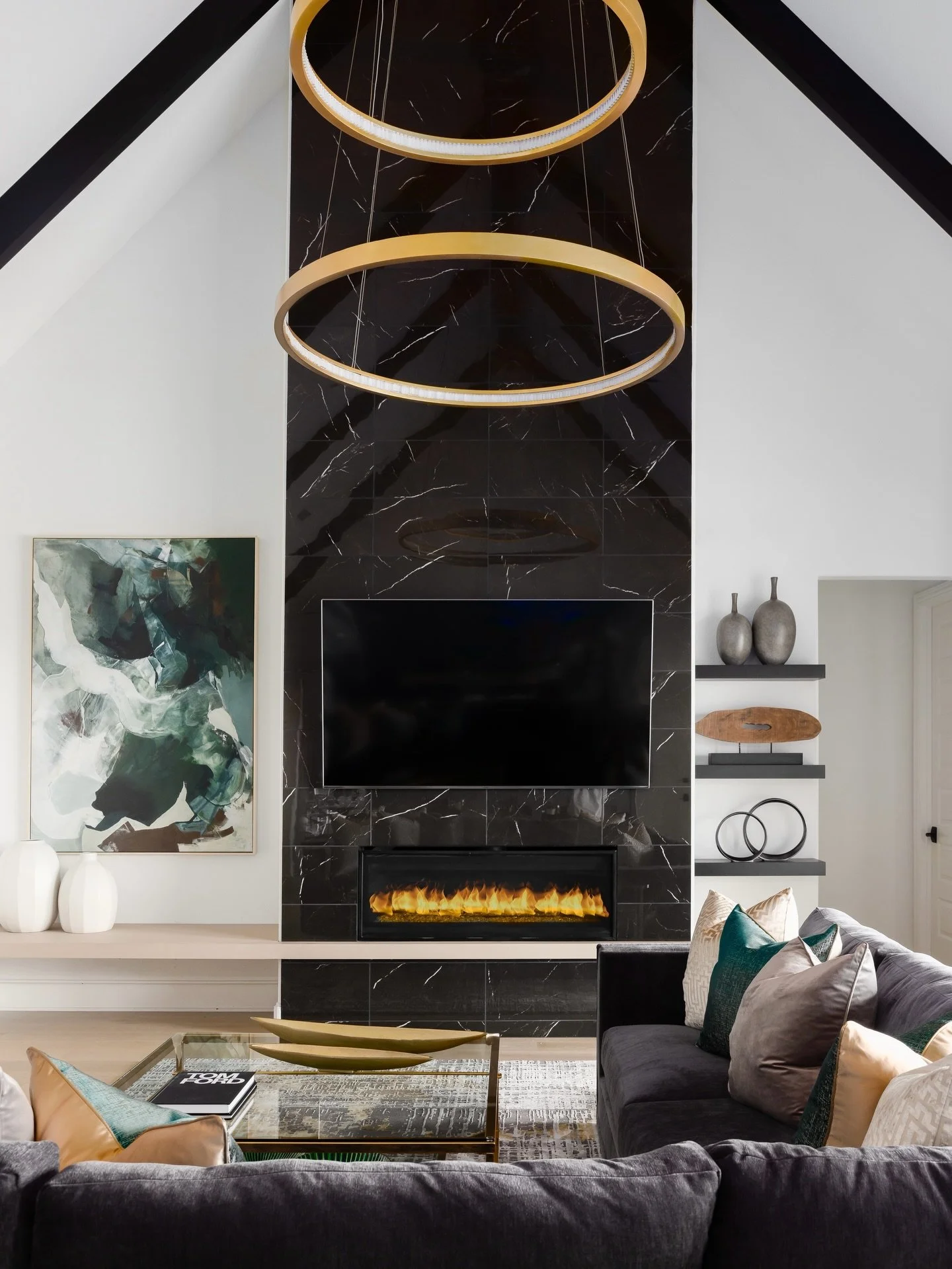 Same space! Different story! 

Because in an open floor plan, it&rsquo;s never just about one piece, it&rsquo;s about how everything flows together. When each element speaks to the next and the whole space connects seamlessly&hellip; that&rsquo;s whe