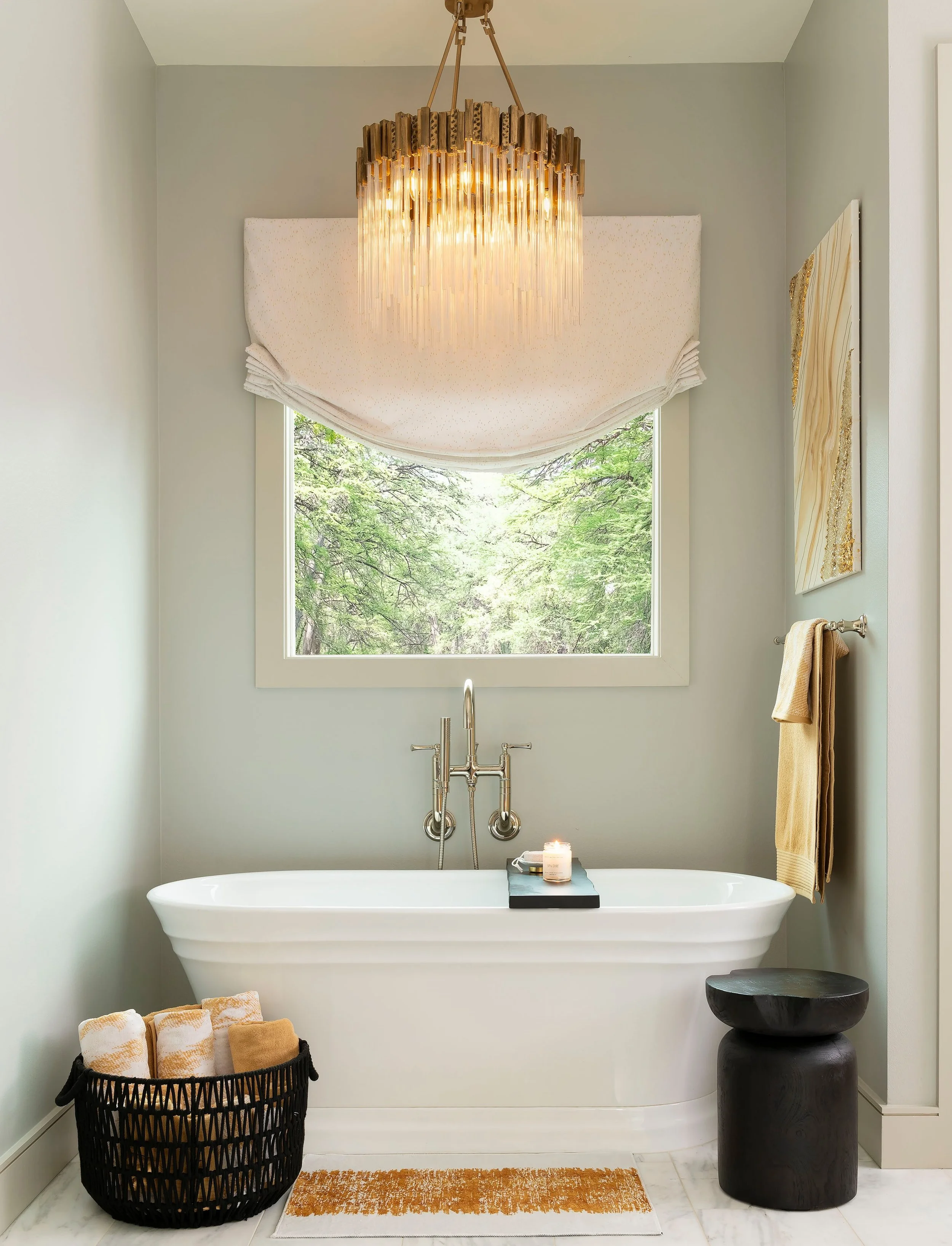 Some projects just stick with you! 💛

Revisiting this bath spa transformation today, partly because it&rsquo;s a favorite and partly because after the week I&rsquo;ve had, Im jelly! 😆
I could really use a long soak myself! 😂🛁 
This before &amp; a