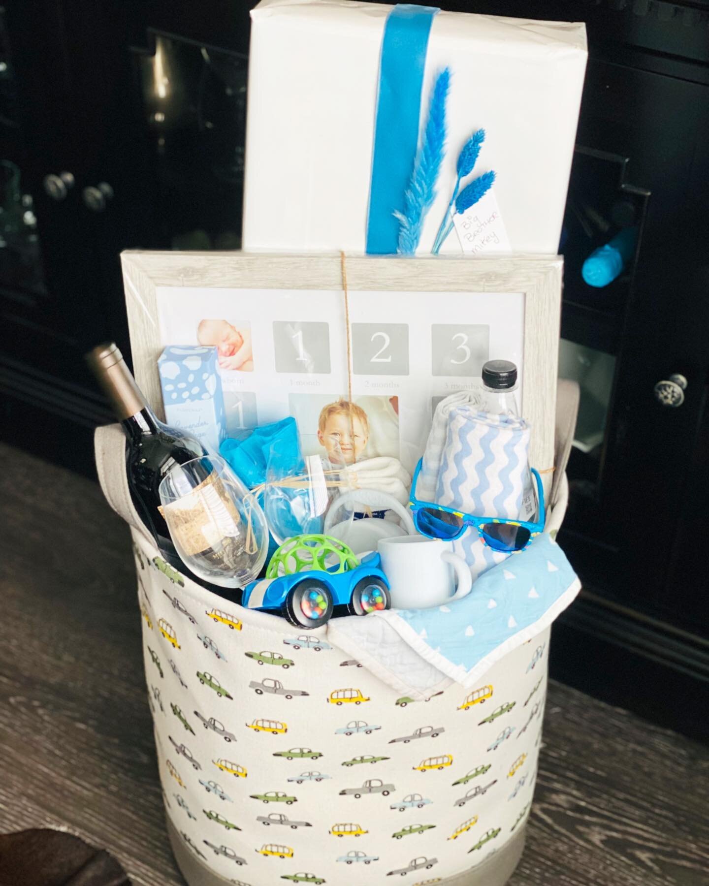 A basket to celebrate the whole family, and welcome a new baby into the world. 
.
.
.

#giftbasket #giftbaskets #giftideas #gourmetgiftbaskets #giftbasketsforalloccasions #customizedgiftbasket #customizedgifts #giftguide #luxurygiftbaskets #homedecor