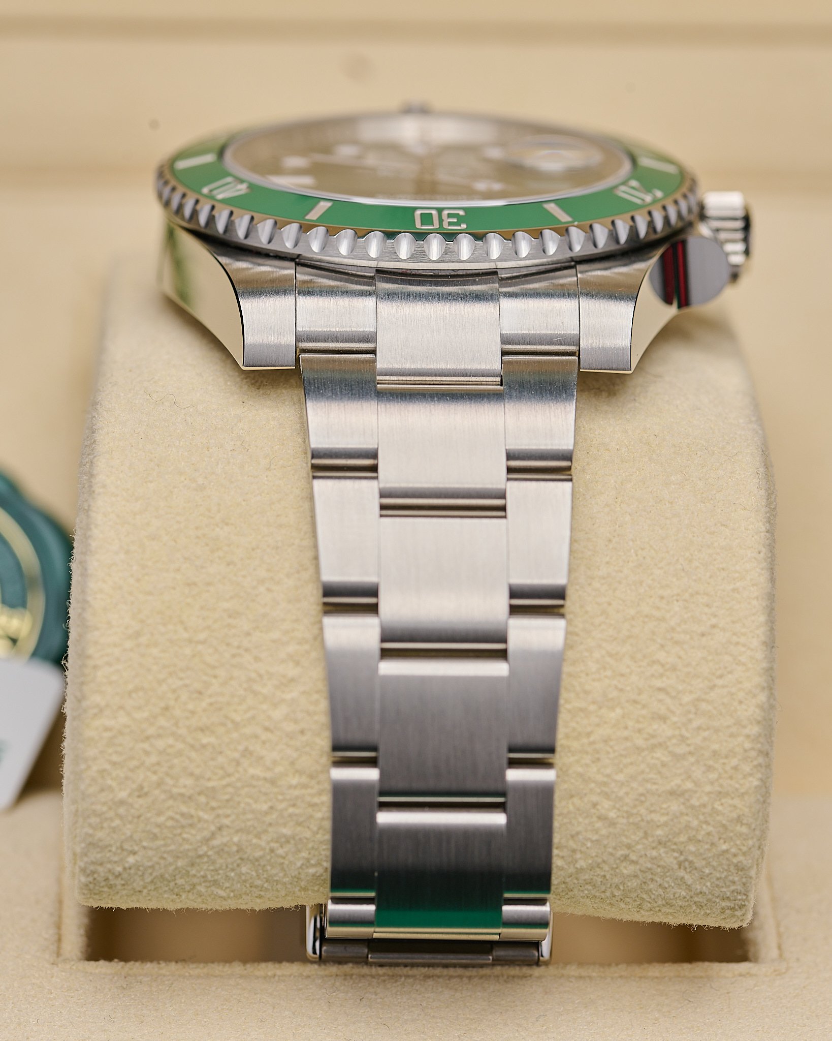 Rolex submariner 116610LV Hulk 2019 Unworn_02.jpg