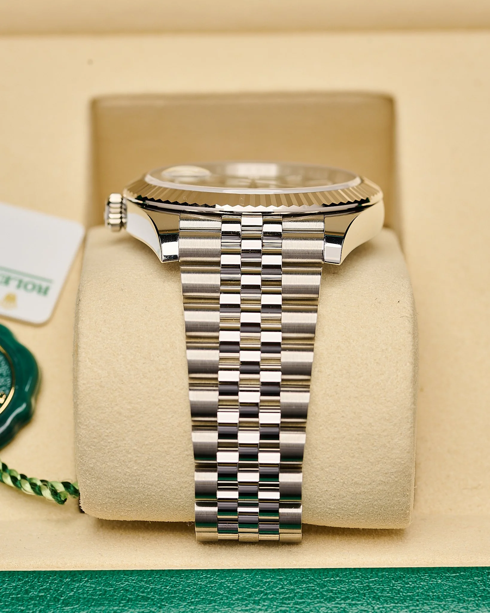 Rolex Date just 126334 41mm green jubilee 2025_03.jpg