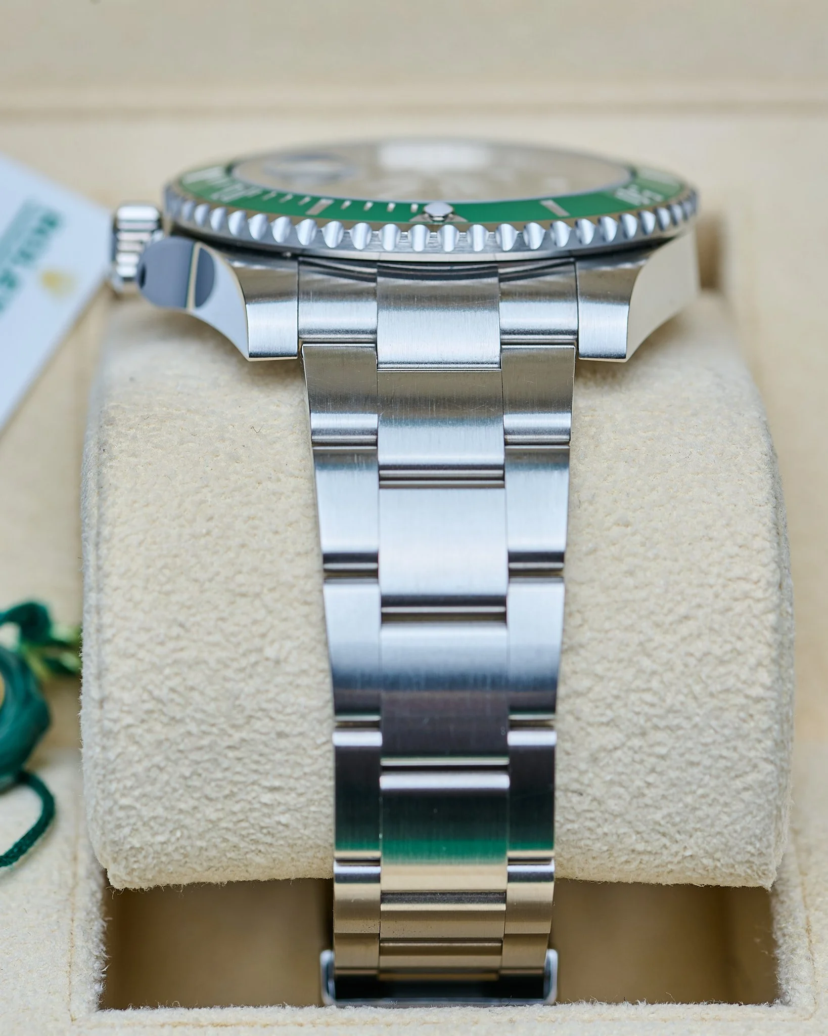 Rolex submariner 116610lv Hulk 2018_04.jpg