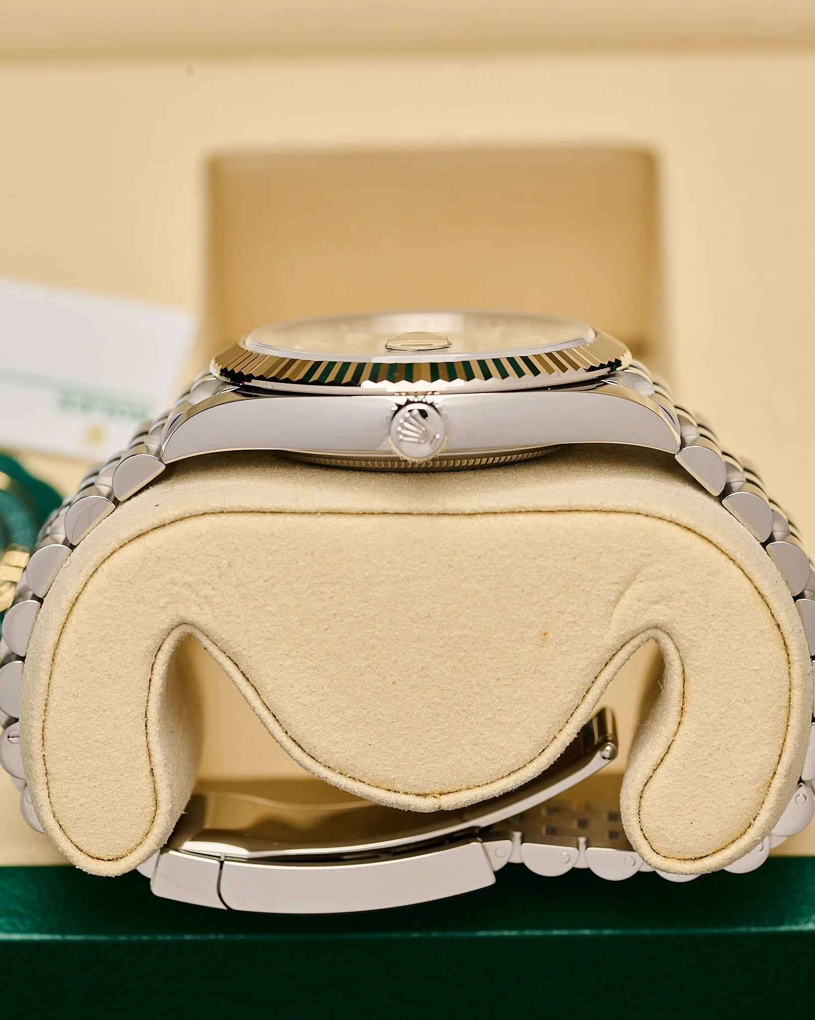 Rolex Date just 126334 41mm green jubilee 2025_06.jpg
