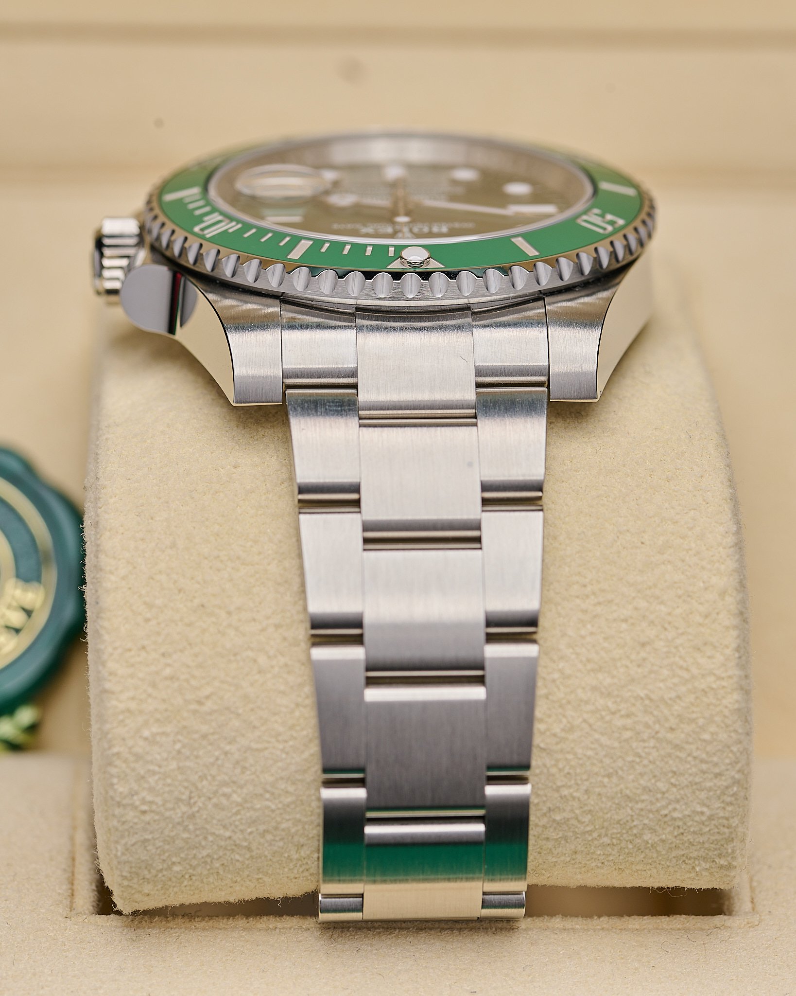 Rolex submariner 116610LV Hulk 2019 Unworn_03.jpg