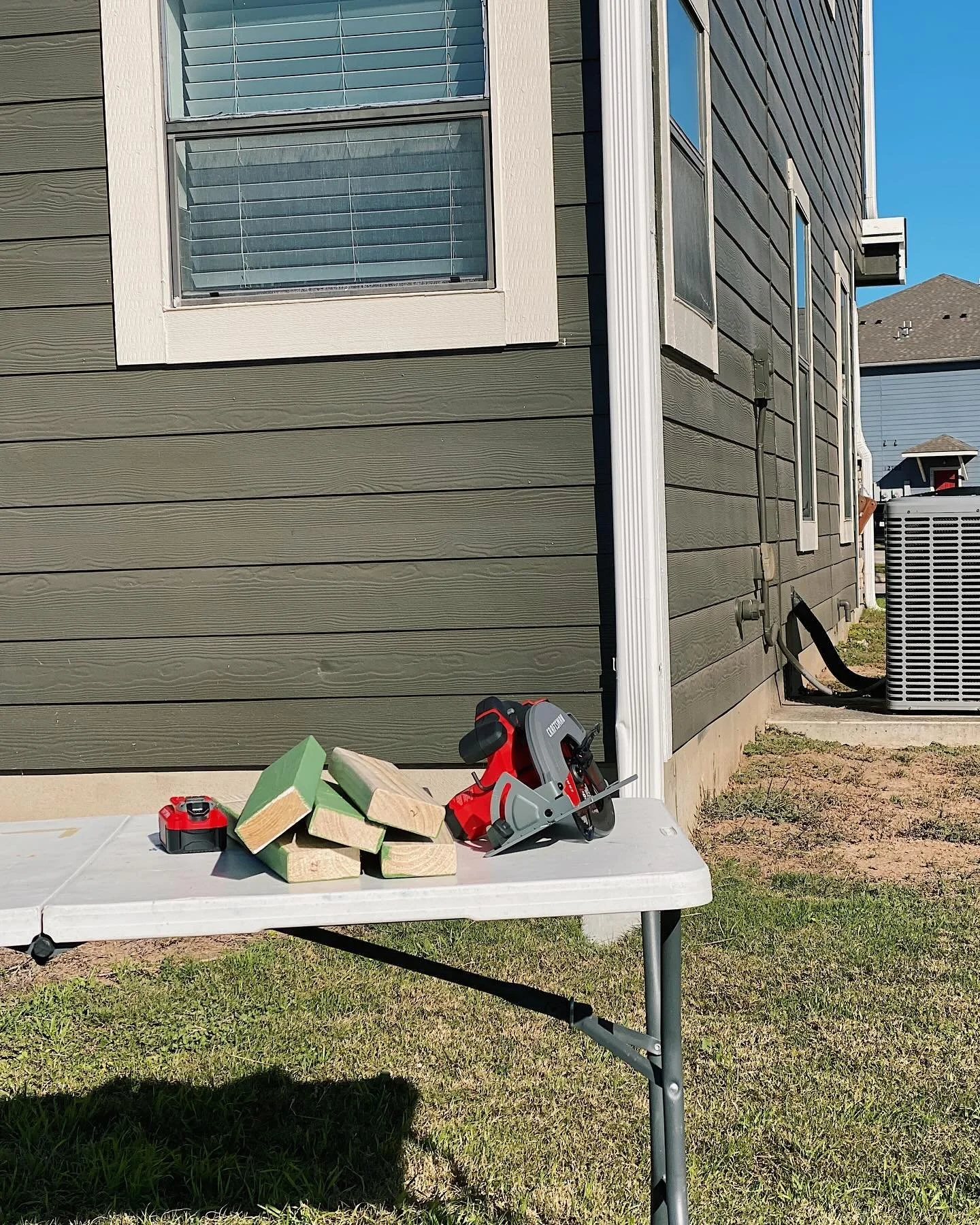 Ain&rsquo;t gonna lie, I cussed my way through this desk- but in a fun i love diy way😁