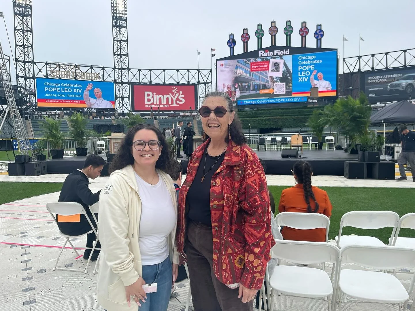 ✨Field trip vibes✨
Ariel and Sister Sharon repping The Fireplace at the celebration for the election of Pope Leo XIV at Rate Field.