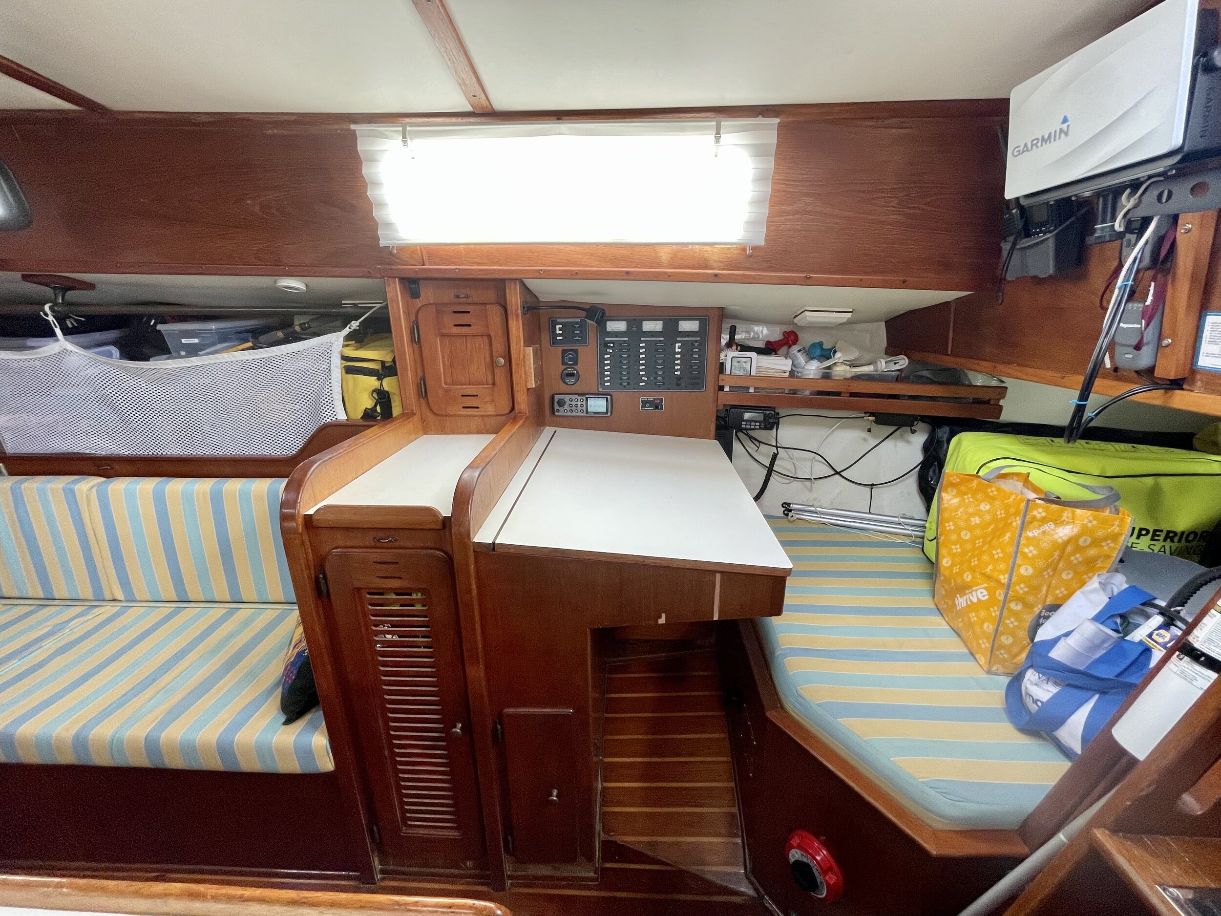  Nav station and aft quarter berth 