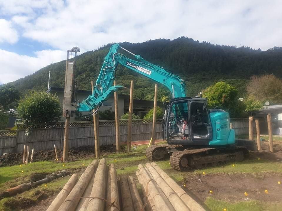 Look I love all our diggers but this one has my heart! 14T kitted with that fancy GPS tech 💚 @peytonayme 

#14tdigger #digger #diggeroperator #coromandel #nz #residentialconstruction #excavation #poles #piledriving #operator #diggers #trees #environ