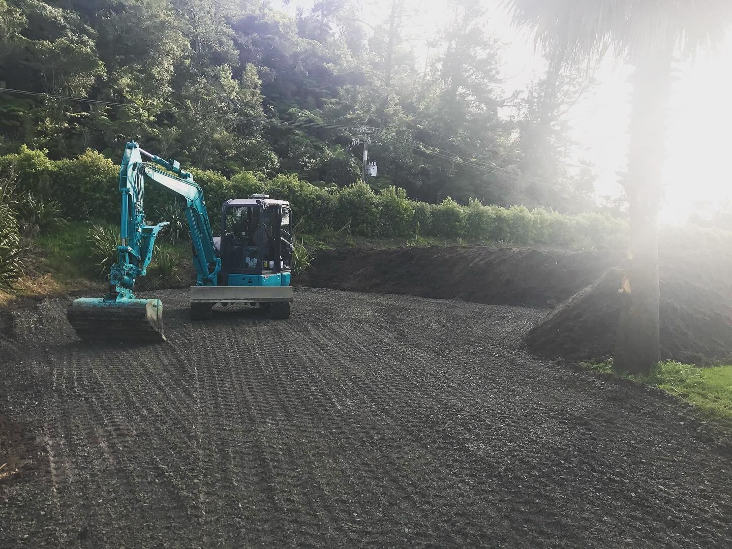 With all this rain 🌧 our 5T is still pulling out the goods ✌🏼 

#digger #operator #residential #coromandel #pauanui #5tdigger #excavation #level #winter #rain #trees #nature