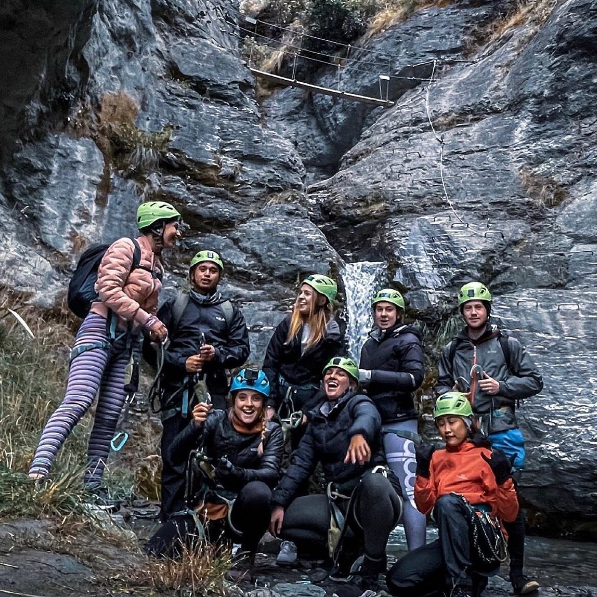 Teamwork makes the dream work 🙌  #wanaka #wildwirewanaka #waterfall #nzmustdo #experiencenotstuff Teamwork

📷 @dani_bains