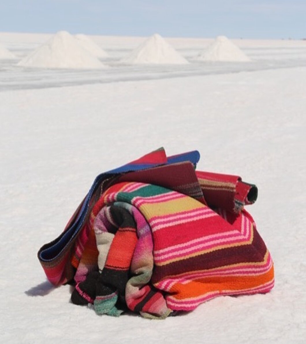 Gaston Ugalde&acute;s textile installation in the Salt Flats.
*
*
*
*
*
#peru #bolivia #aracaritravel #aracariperu #travelinspiration #discoversouthamerica #luxurylifestyle #culture #meettheworld #travelcommunity #visitperu #travelperu #perutravel #s