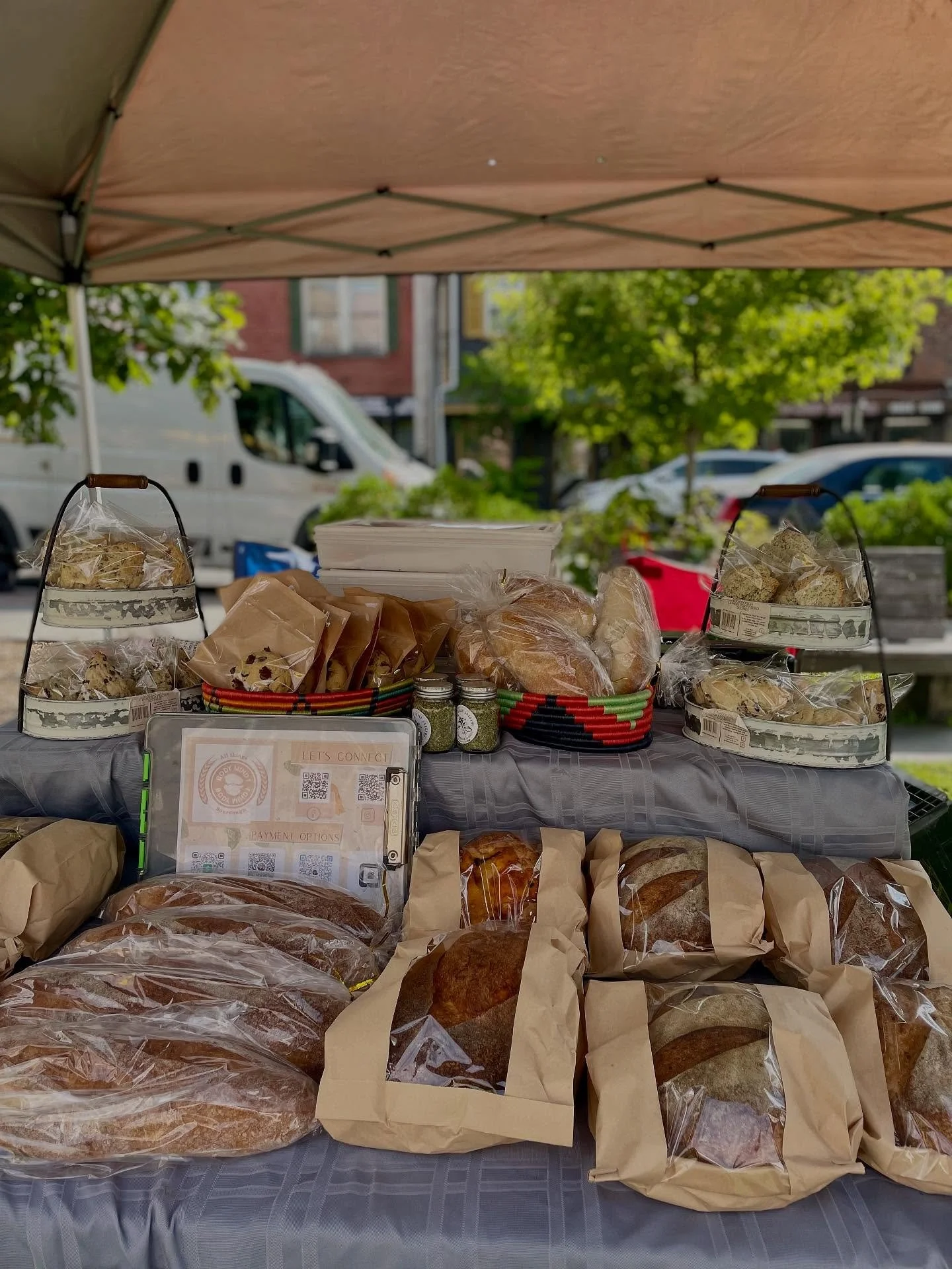 Bagels and cookies and scones oh my! 🥯🥖🍪🍞 @bodymind1sourdough has all the carbs you crave every 2nd and 4th Saturday. Find her @newburghnyfarmersmarket this Saturday (9/27)!